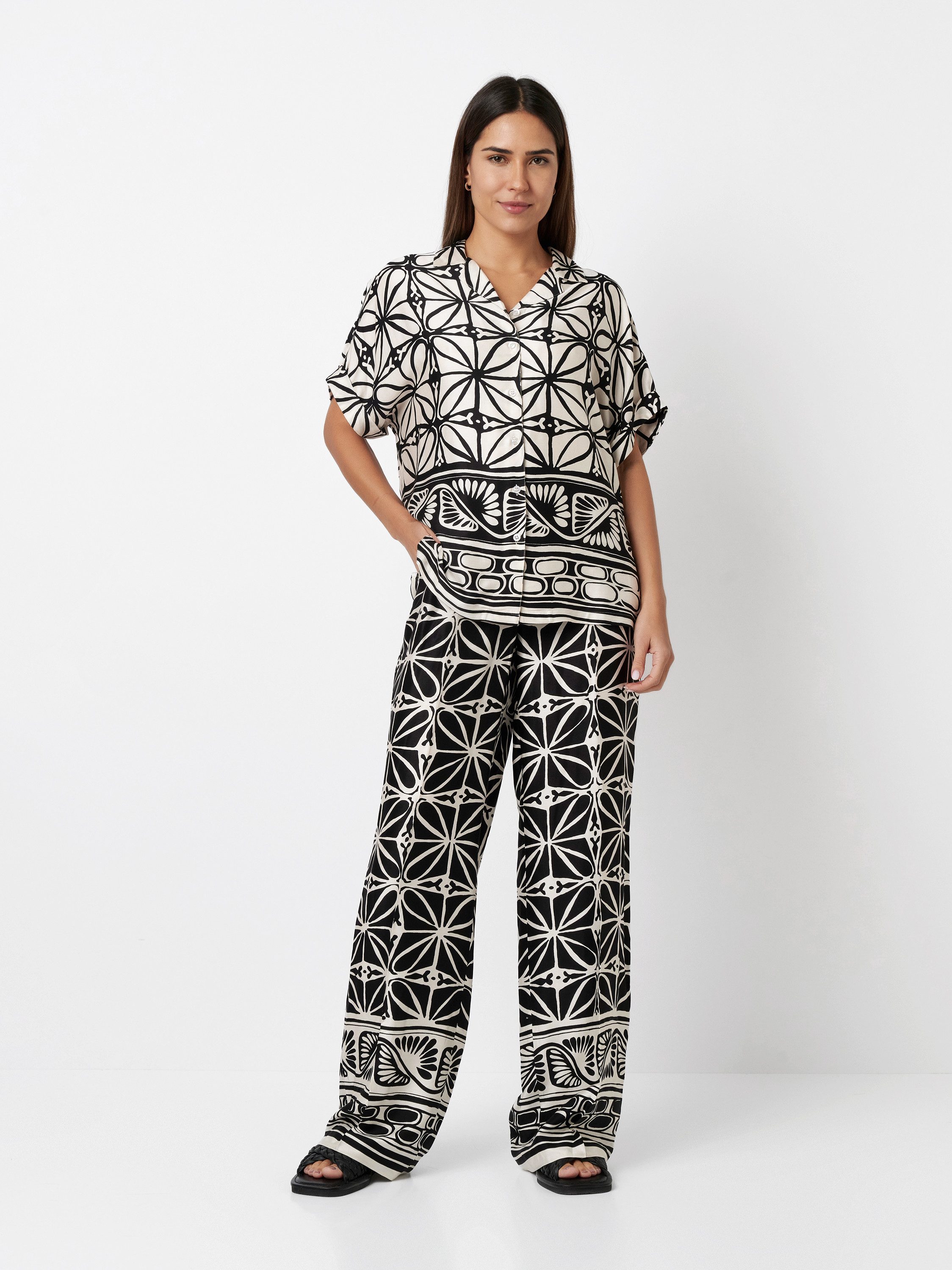 TONI Kurzarmbluse Bex mit graphischem Allover-Print