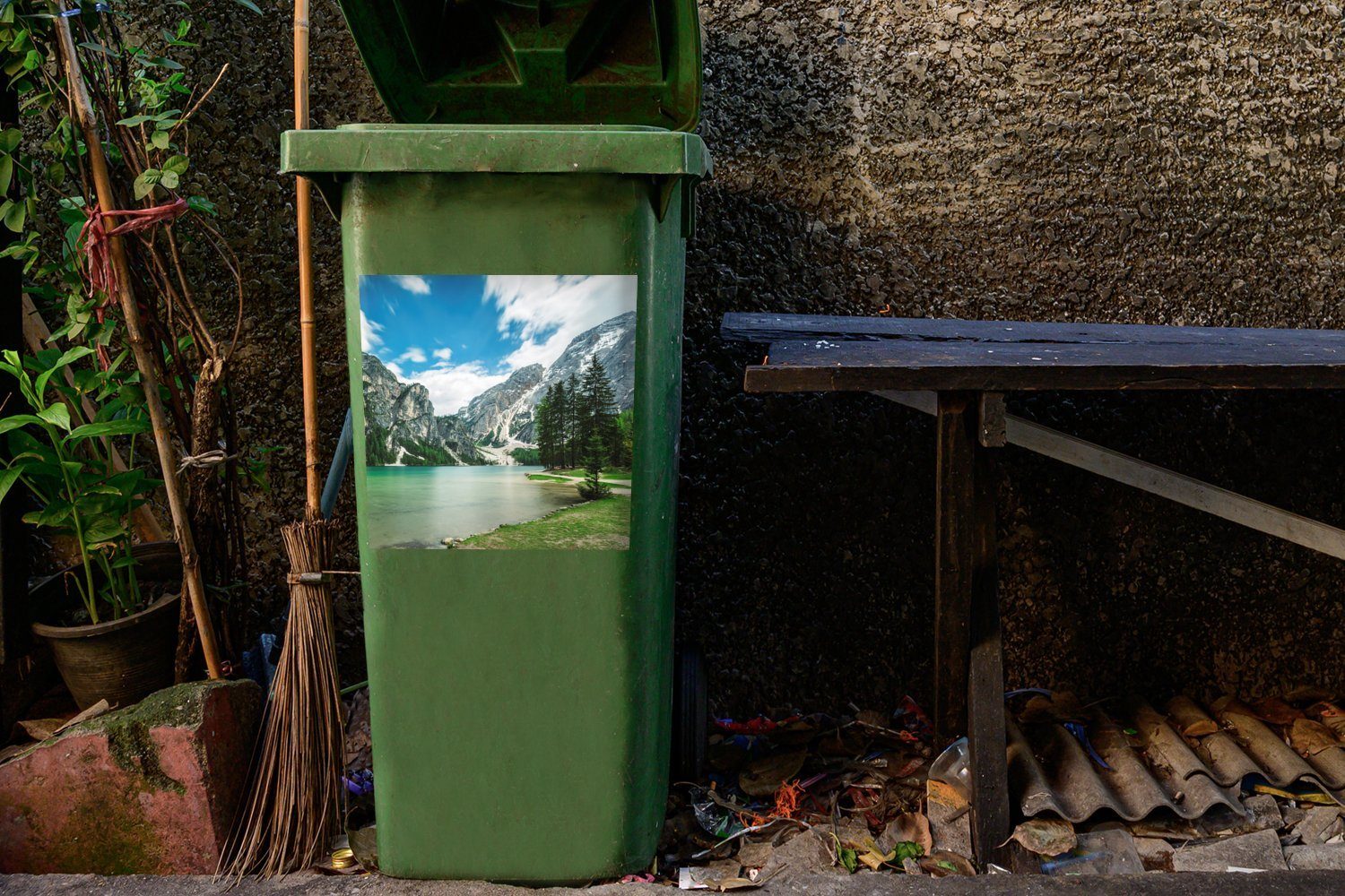 MuchoWow Wandsticker Tannenbäume am in Mülleimer-aufkleber, Italien St), Wildsee (1 Container, Mülltonne, Sticker, Pragser Abfalbehälter