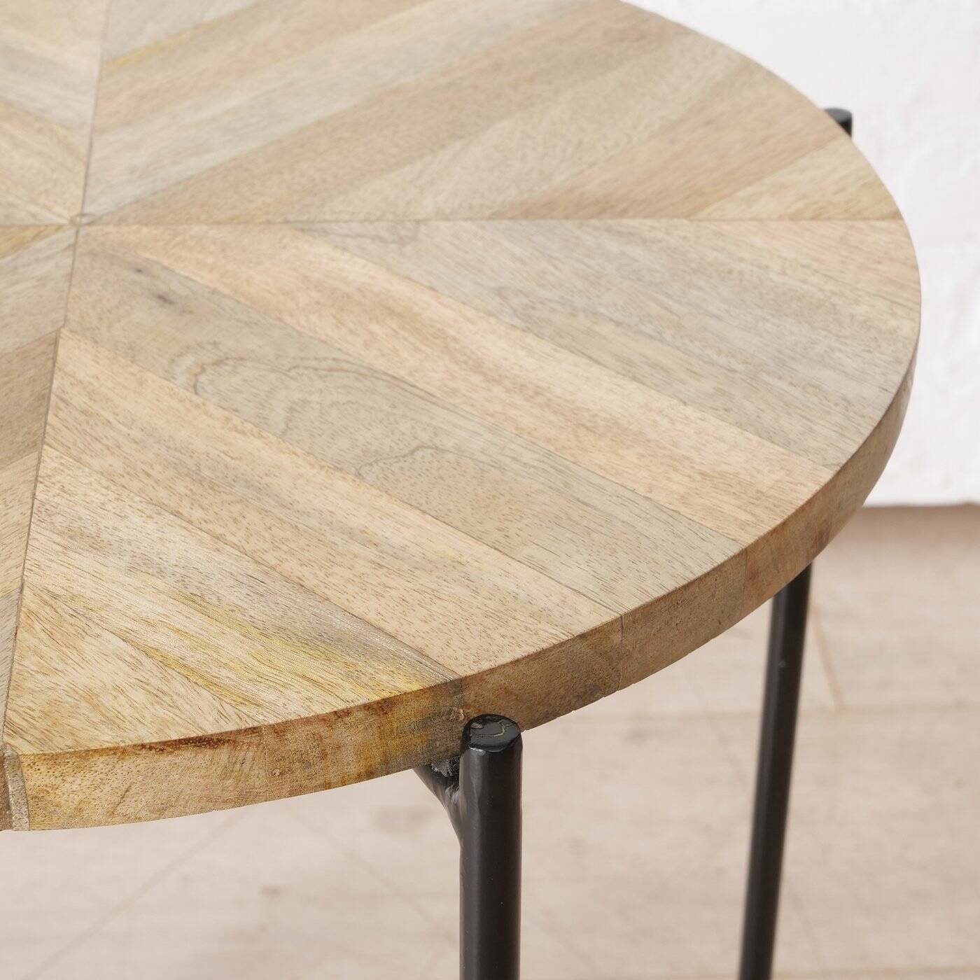 BOLTZE GRUPPE GmbH Beistelltisch Kaffeetisch mit Mangoholzplatte MANDI, Ø 46 cm (funktional)
