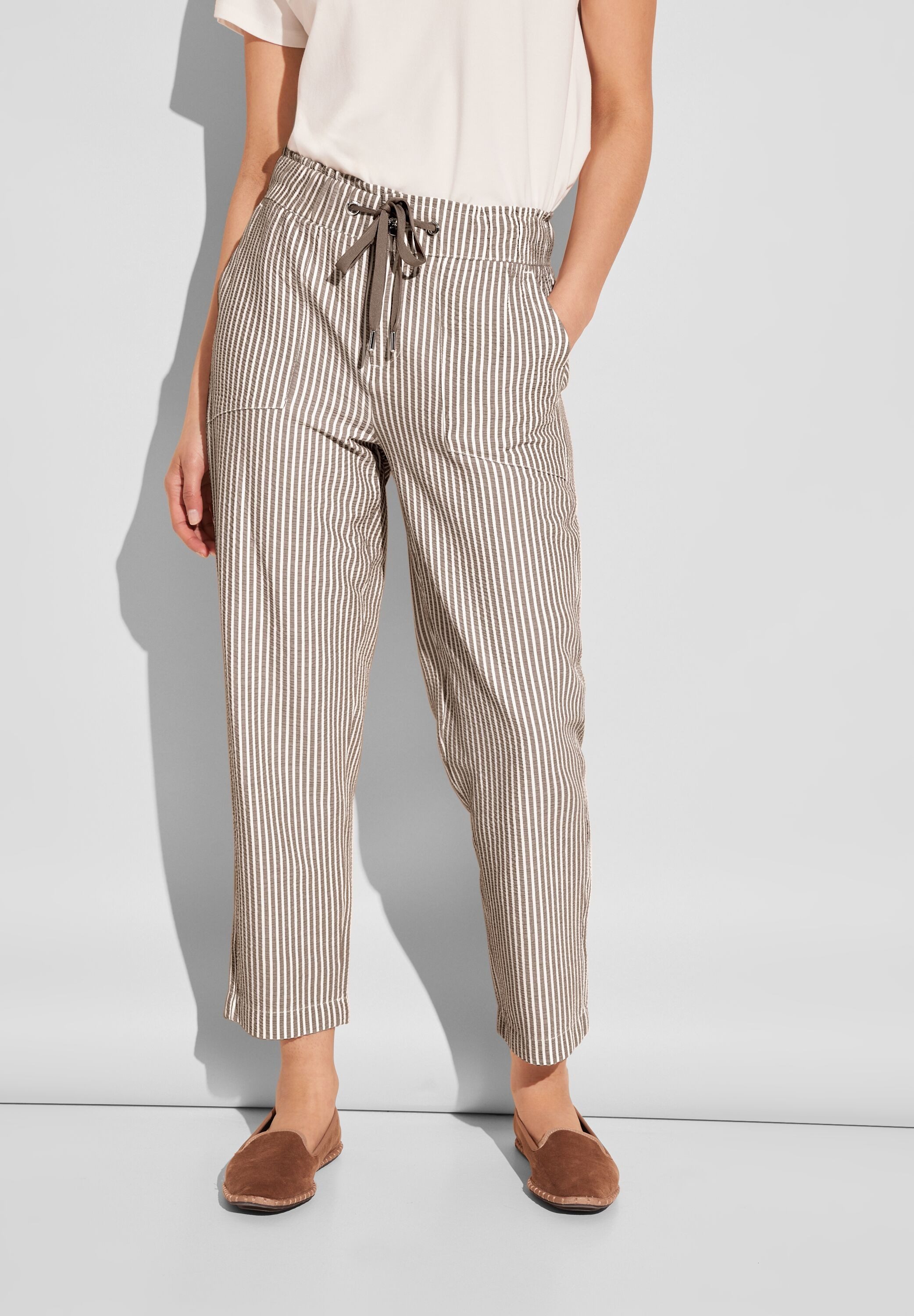 STREET ONE Paperbag-Hose mit gestreiftem Seersucker-Look
