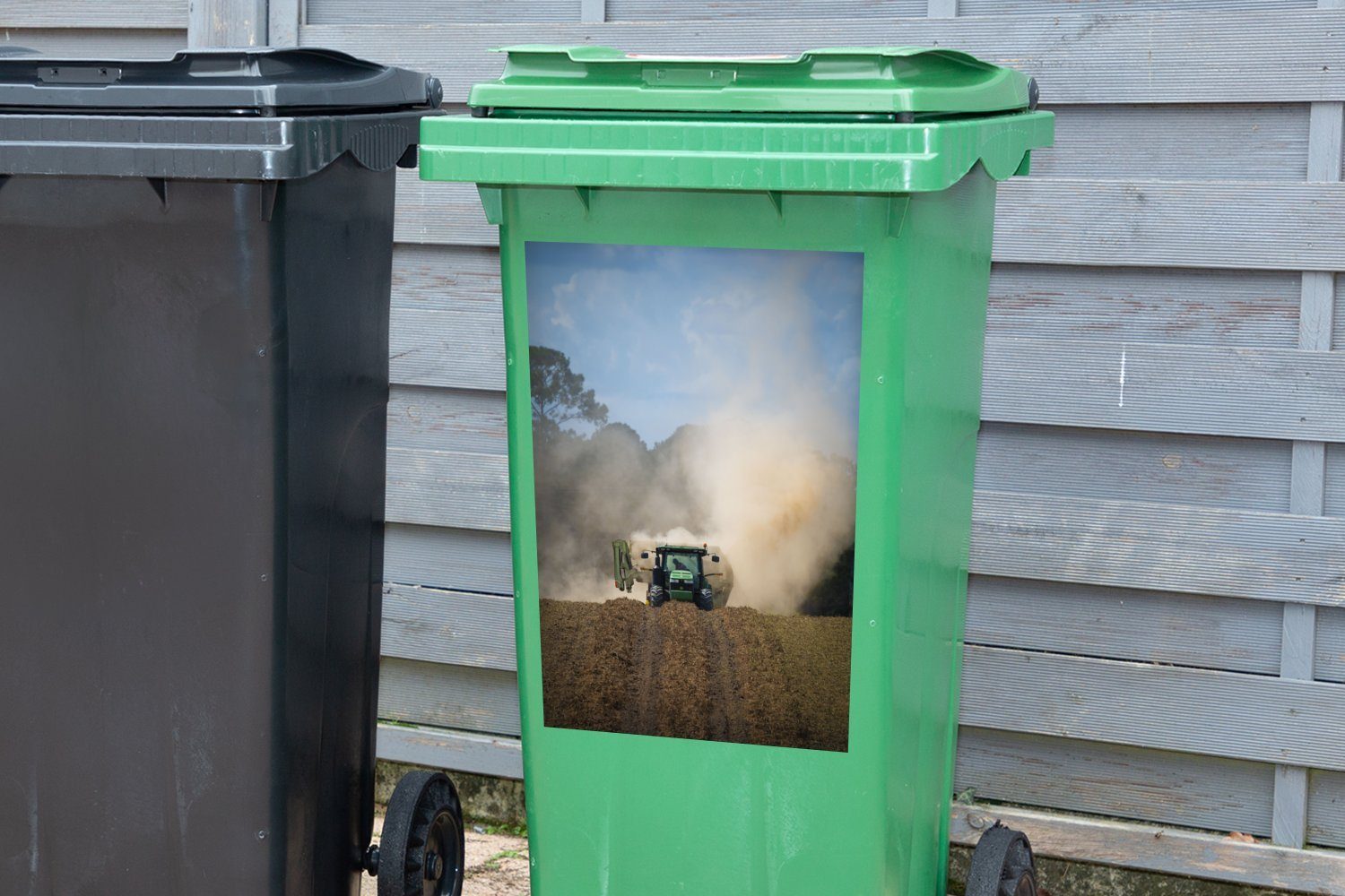 MuchoWow Wandsticker - Mülleimer-aufkleber, Landwirt Mülltonne, Abfalbehälter Container, - St), Sticker, (1 Traktor Grün