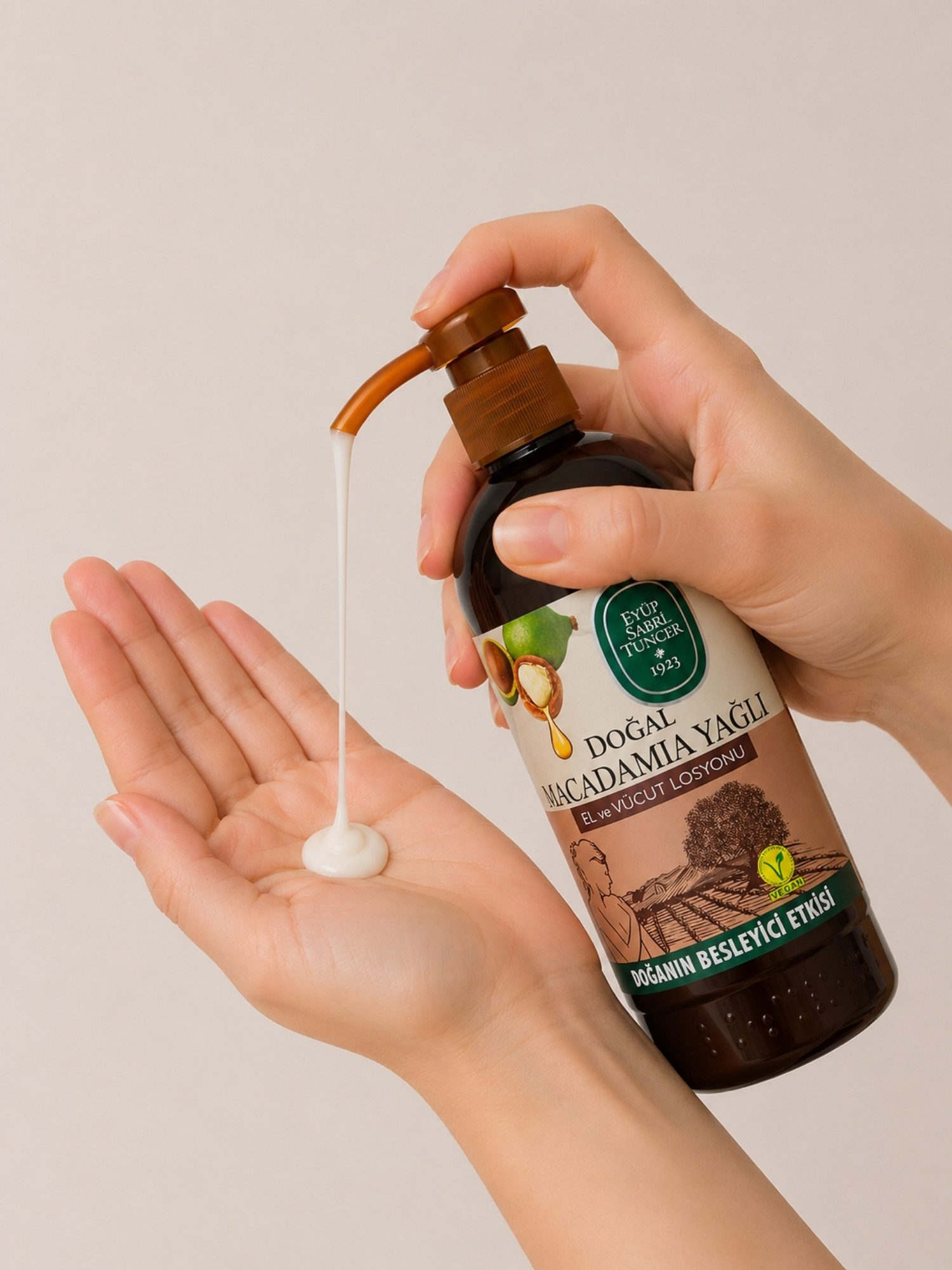 EYÜP SABRI TUNCER Körperlotion Vegan Hand & Körper Lotion mit Vitamin E für alle Hauttypen, Vegan, Dermatologisch getestet, Glutenfrei, Mit Vitamin E