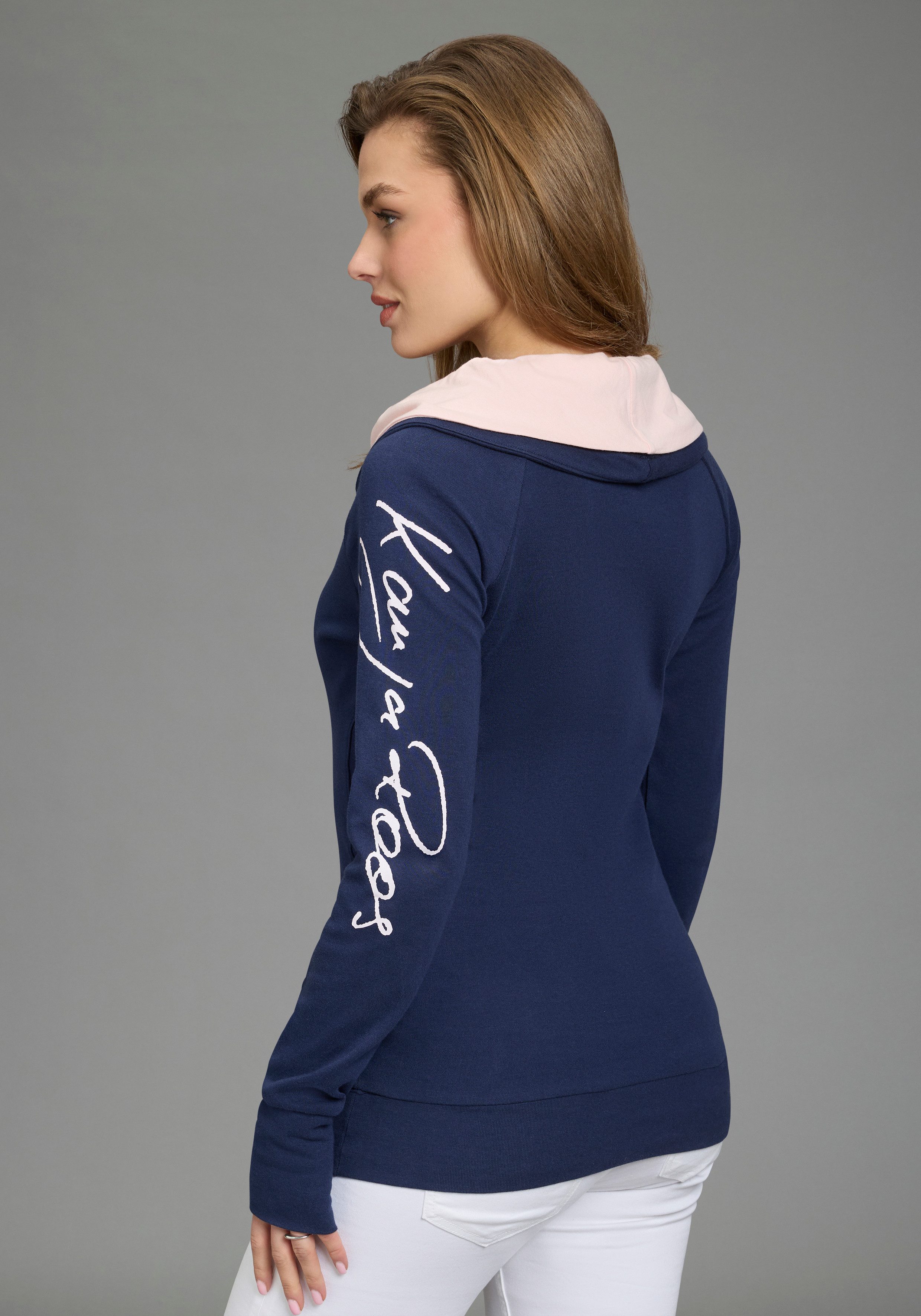 KangaROOS Longsweatshirt figurbetonter Schnitt, mit stylischem Logodruck