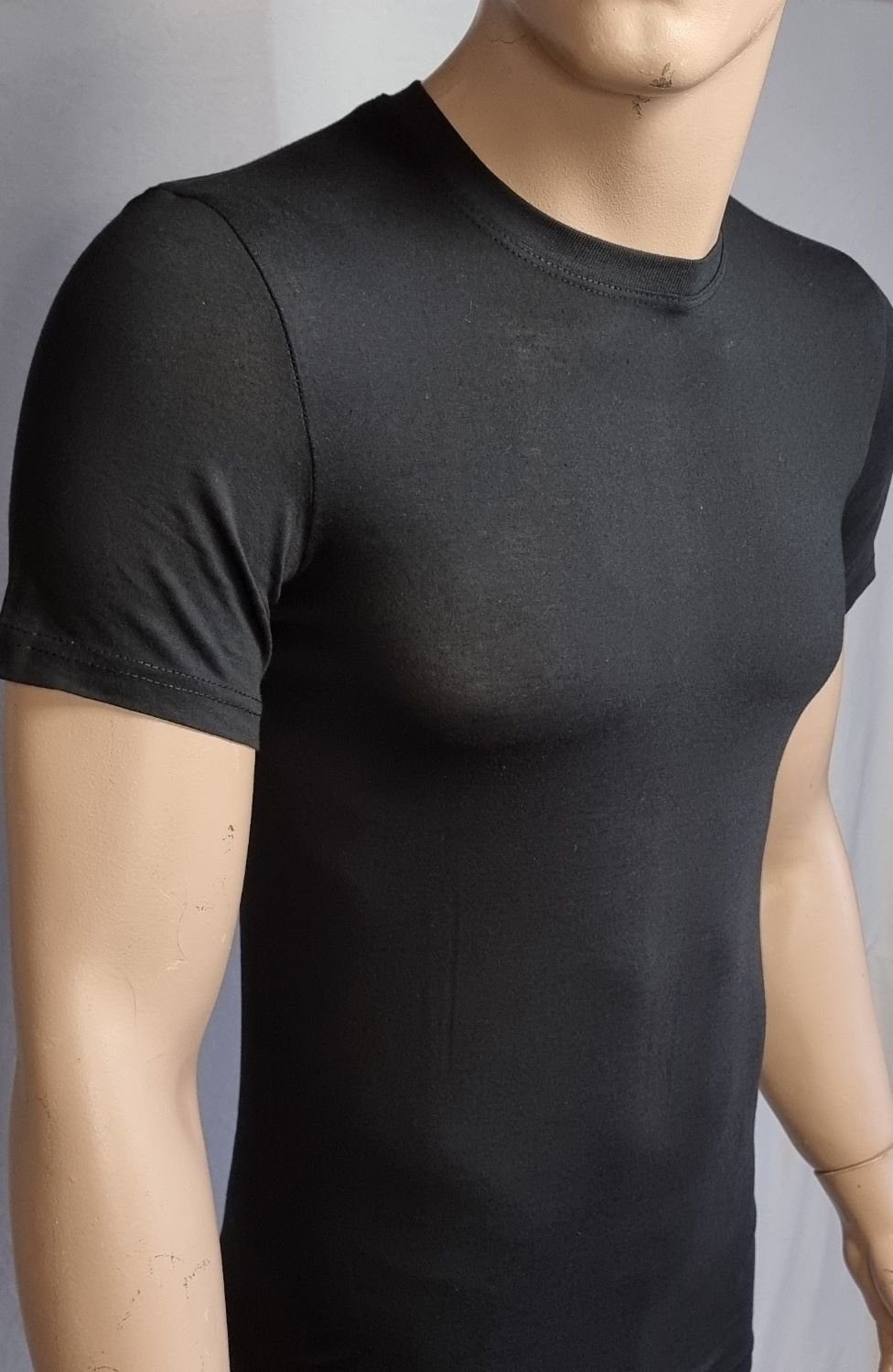 Schwarz 2er T-Shirt 2er-Pack) Unifarbe, aus (Packung, in Basic Ausschnitt Pack Toker Baumwolle Herren T-Shirt Collection® Rundhals