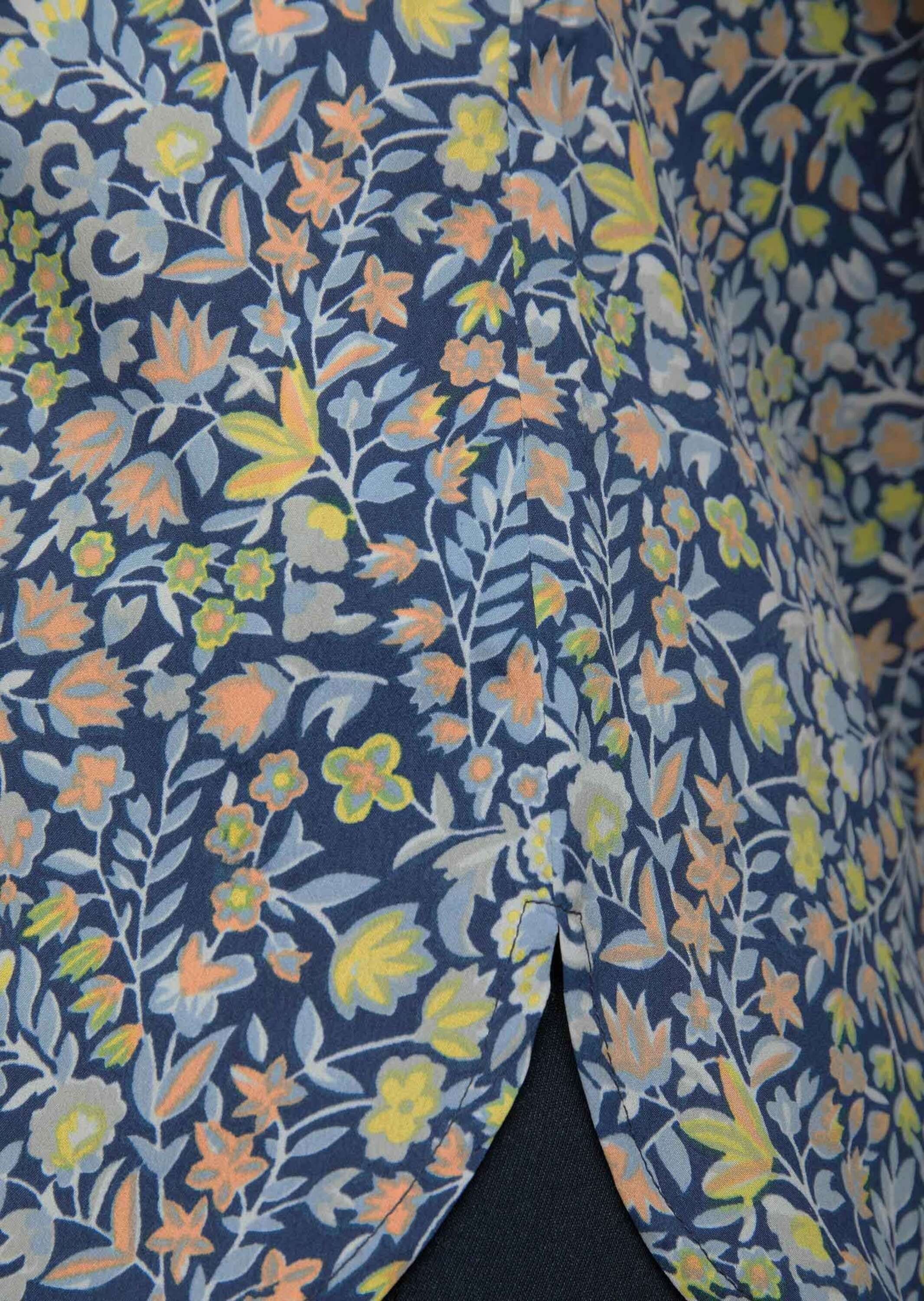 GOLDNER Hemdbluse Kurzgröße: Hemdbluse mit floralem Muster Blusenshirt mit V-Ausschnitt, Knopfleiste und 3/4-Arm