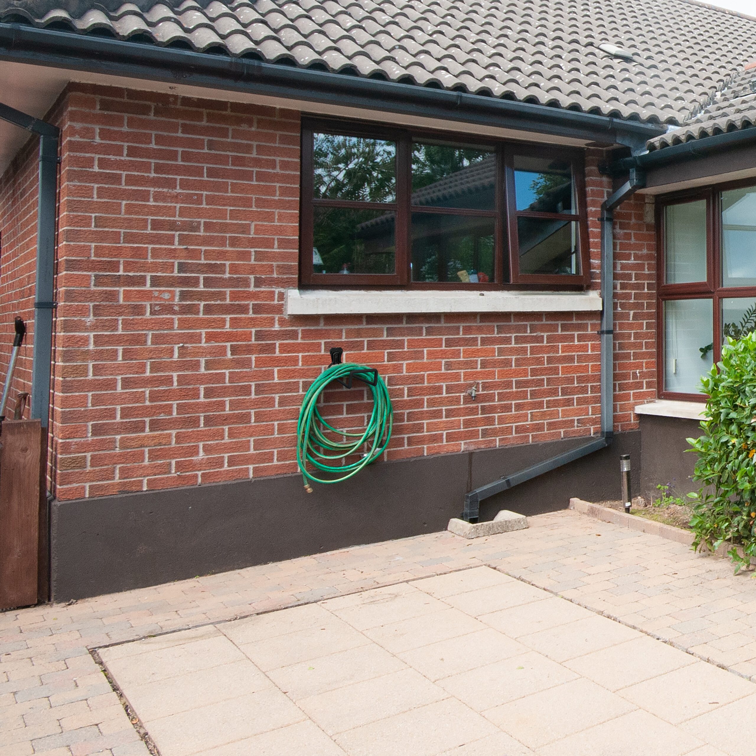 relaxdays Schlauchhalterung Schwarzer Schlauchhalter Wand