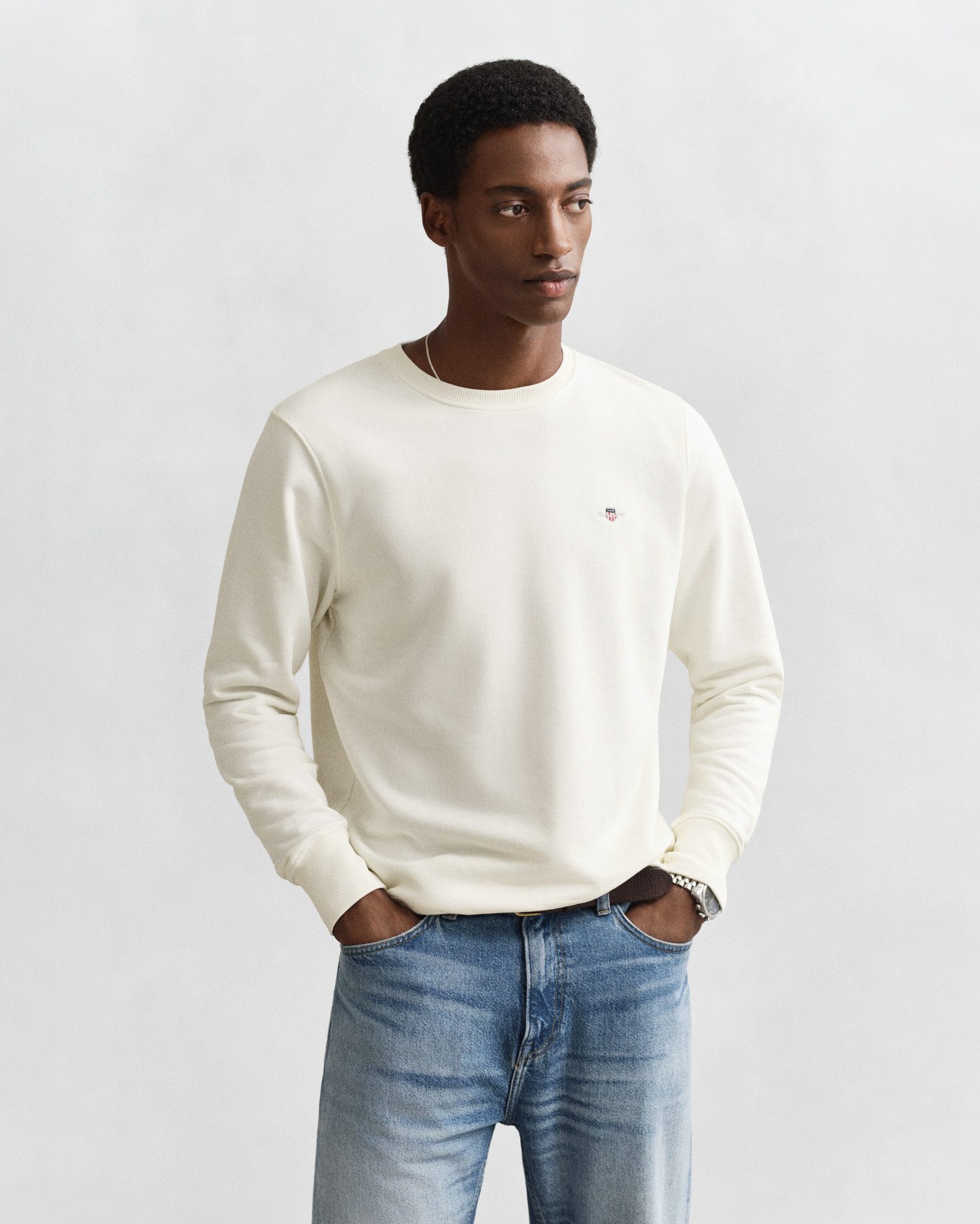 Gant Sweatshirt REG SHIELD C-NECK SWEAT mit Logostickerei auf der Brust