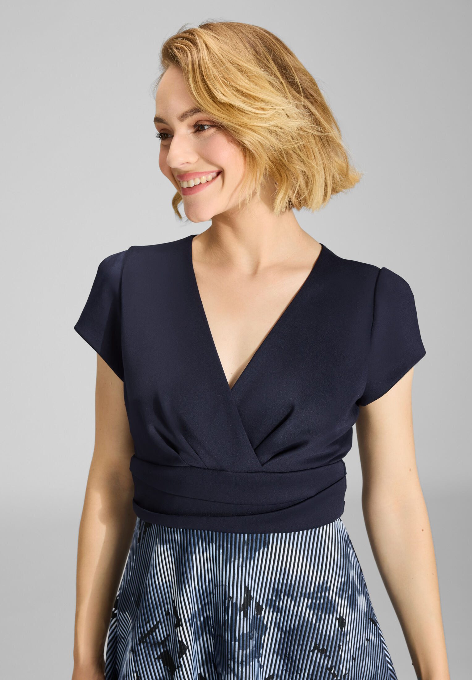 SWING Cocktailkleid - Midi Kleid mit Rock aus bedrucktem Ottoman Figurbetonte Passform mit ausgestelltem Rockteil