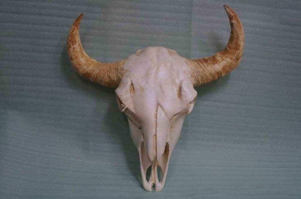 JVmoebel Dekofigur Elegante Skulptur aus Keramik in Gold-Optik, Made in Europa