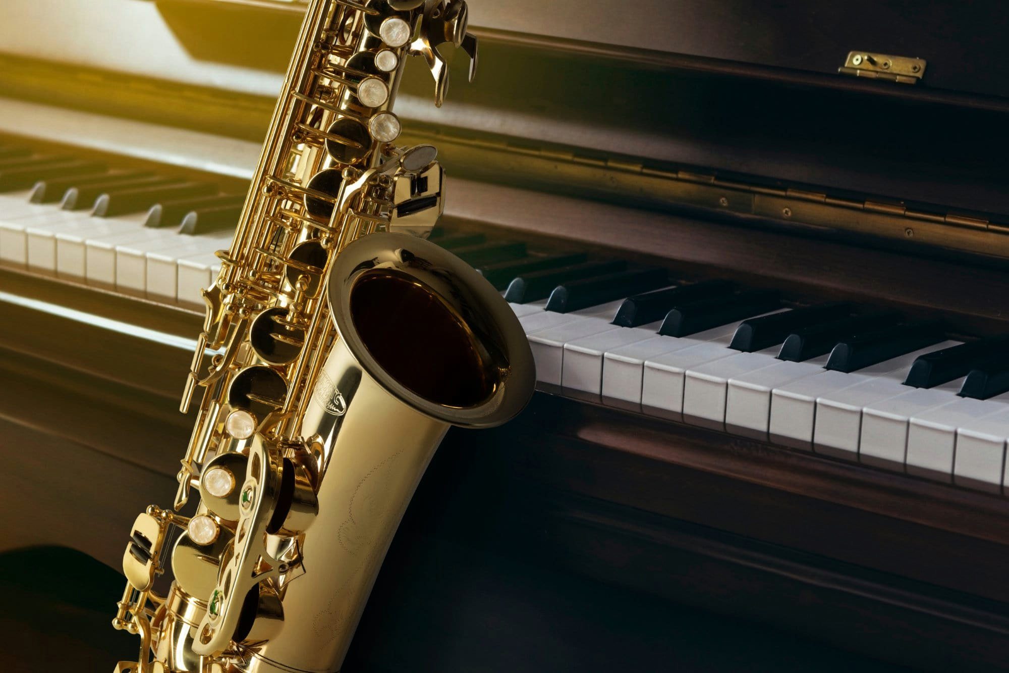 Classic Cantabile Saxophon - Alt Saxophon, Alto Sax, 5-St., Set mit Koffer & Zubehör, Altsaxophon mit Hoch-Fis-Klappen