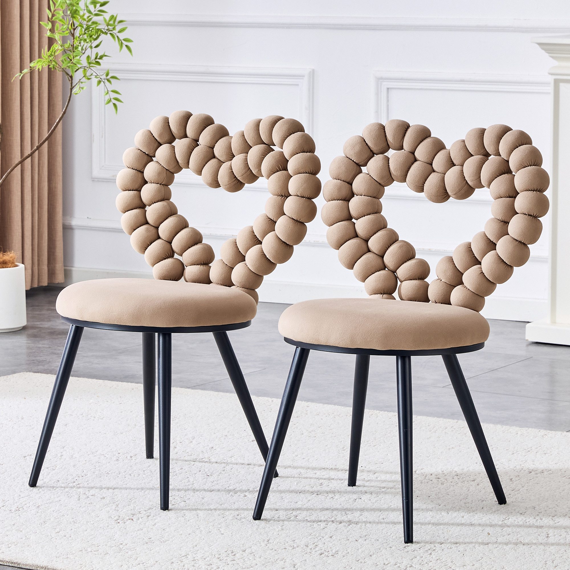 HAUSS SPOLE Esszimmerstuhl 2tlg Küchenstuhl mit Samt-Sitzfläche,Samtstühle mit Metallbeine,Camel (Designstuhl mit schwarz gespritzten Metallbeinen für Esszimmer, Garderobebereiche), Polsterstuhl mit herzförmigem Kugelketten-Design
