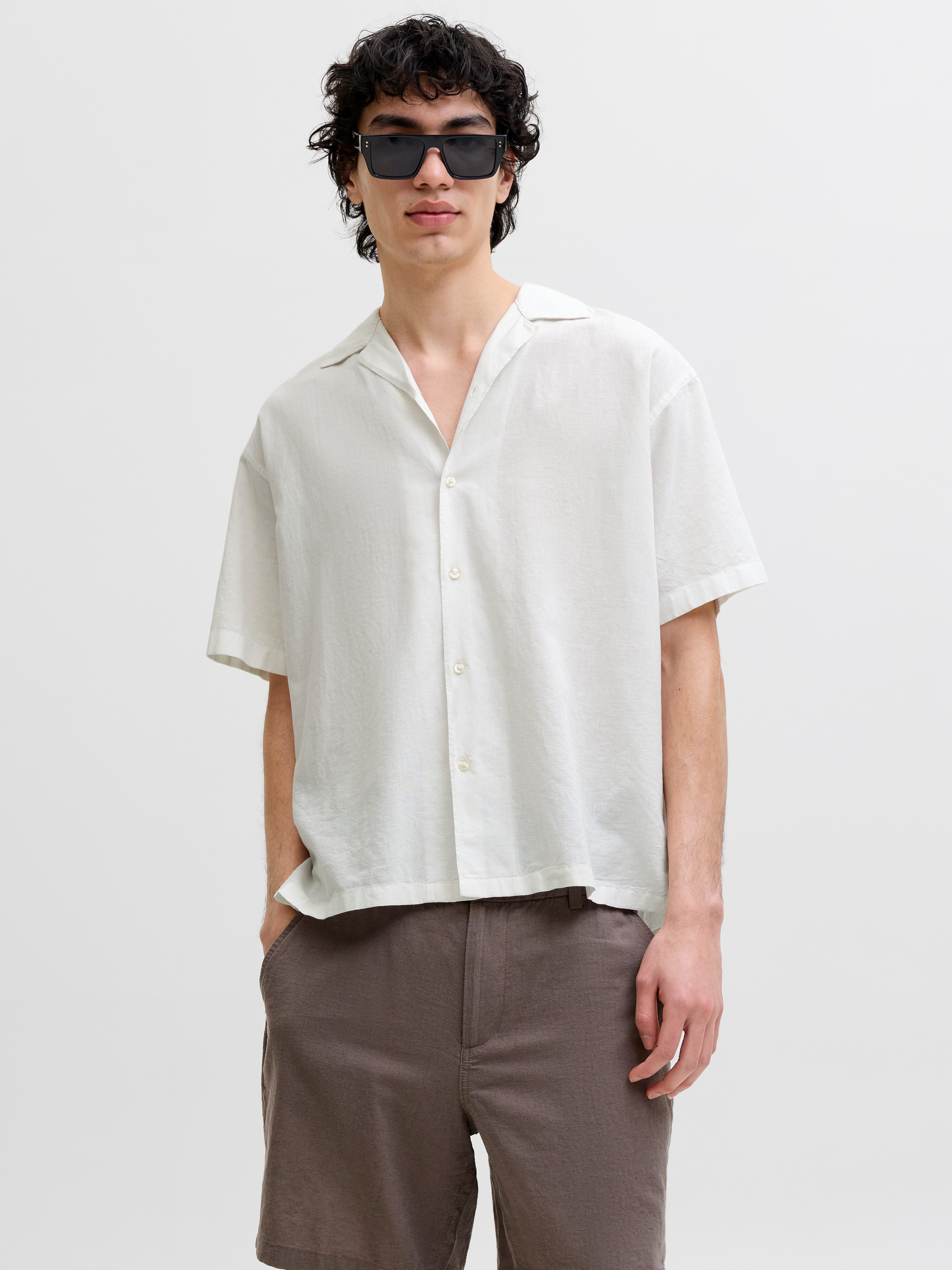 Jack & Jones Kurzarmhemd JJEBREEZE LINEN BLEND RESORT SHIRT SS SN mit Knopfleiste