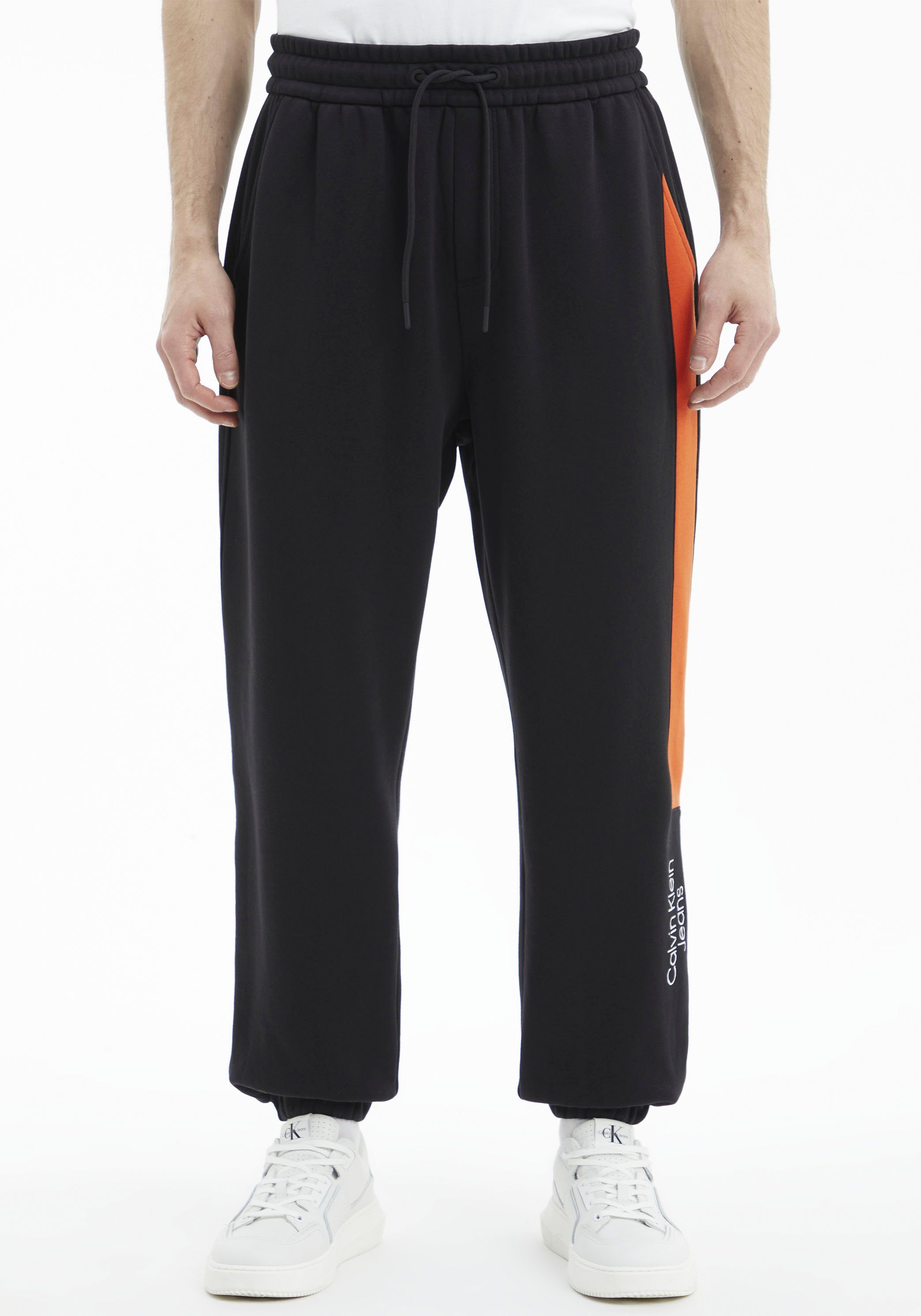 Calvin Klein Jeans HWK / COLORBLOCK STACKED Ck (Packung) Black Sweathose Coral Orange PANT
