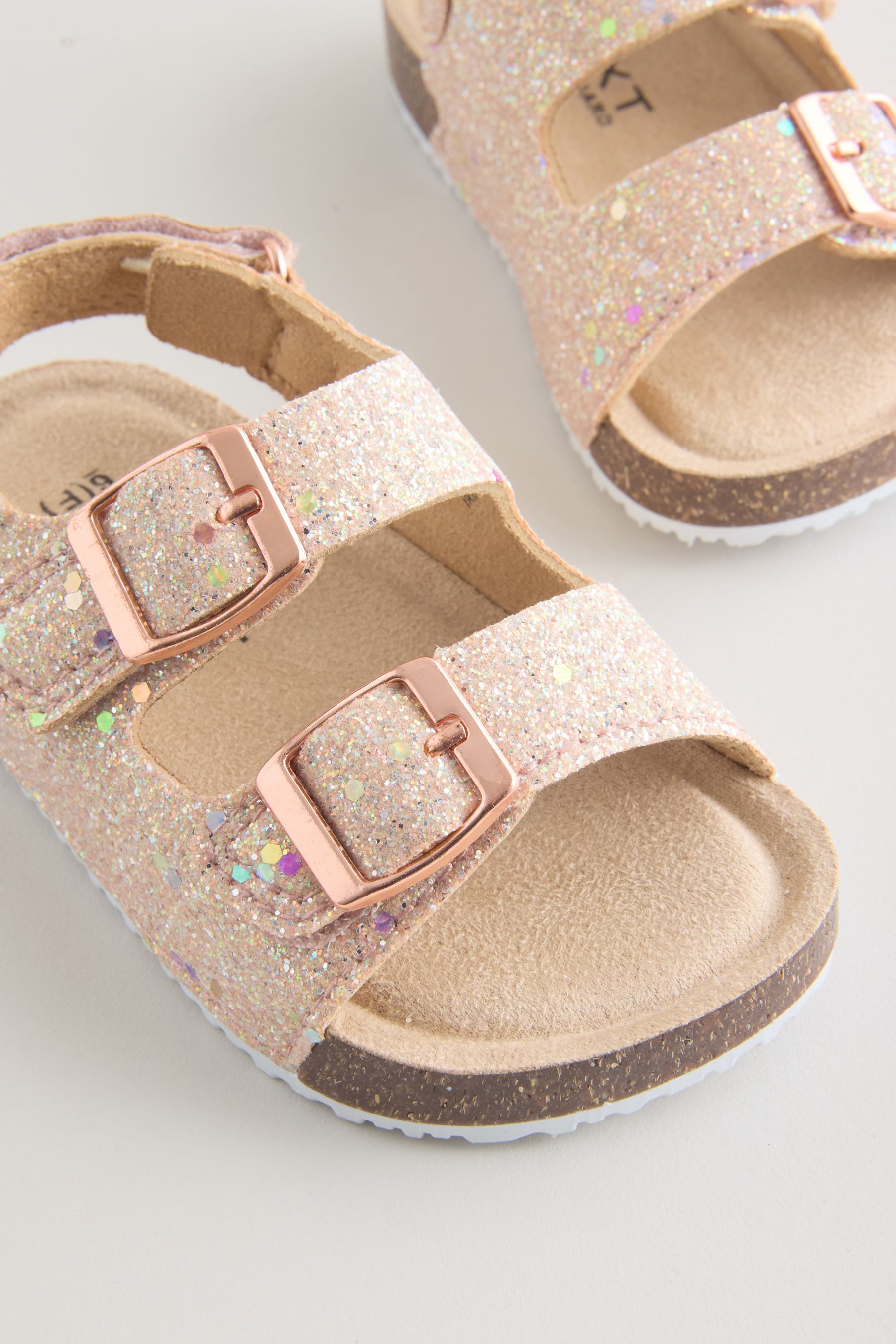 Next Sandalen mit zwei schmalen Riemchen + Kork-Fußbett Sandale – Bild 3 von 5