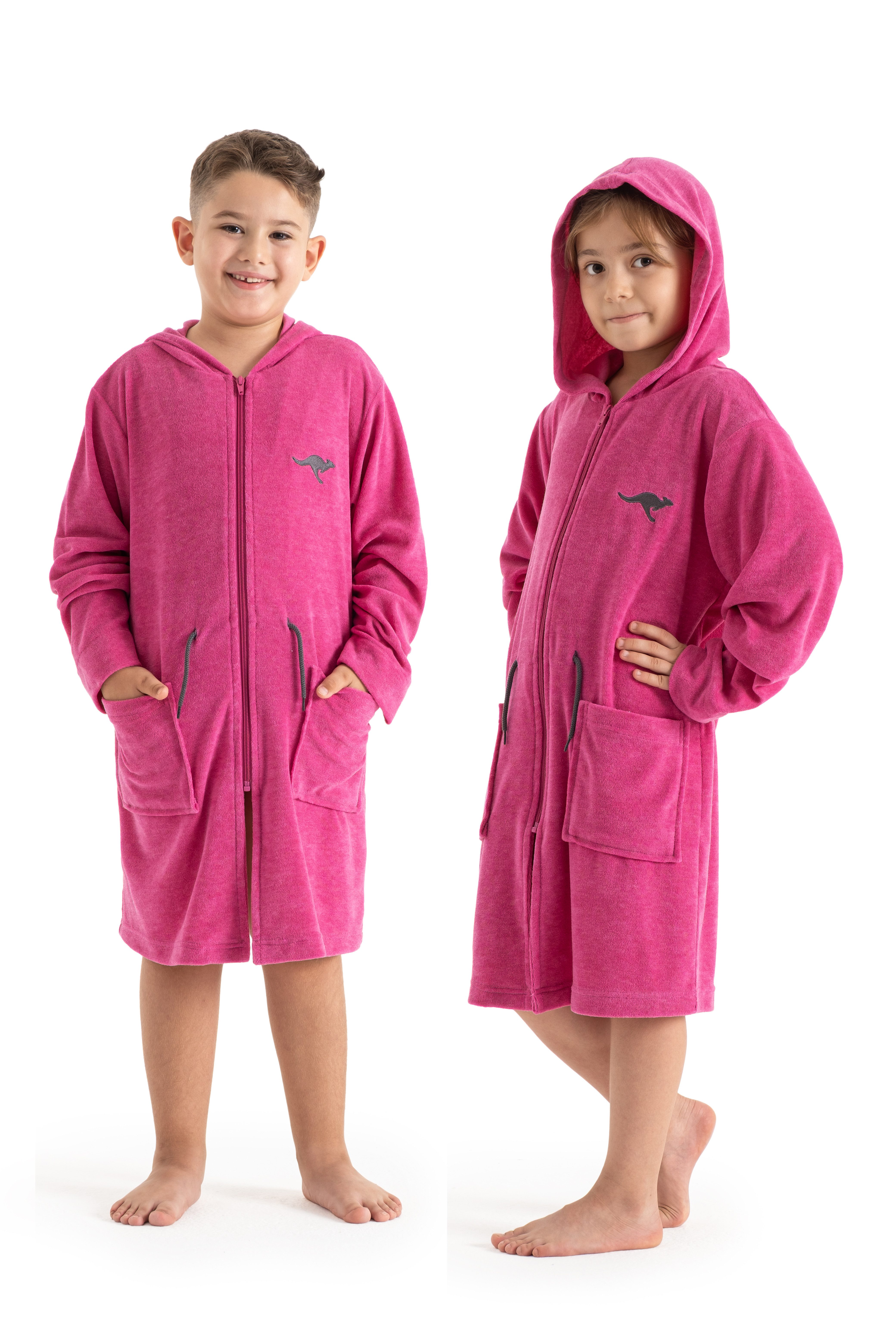 KangaROOS Kinderbademantel Kira, Ideal für Zuhause, Schwimmbad oder im Urlaub, Kurzform, Leichtfrottier, Kapuze, Reißverschluss, modernen, sportliches Design, leuchtenden Akzenten