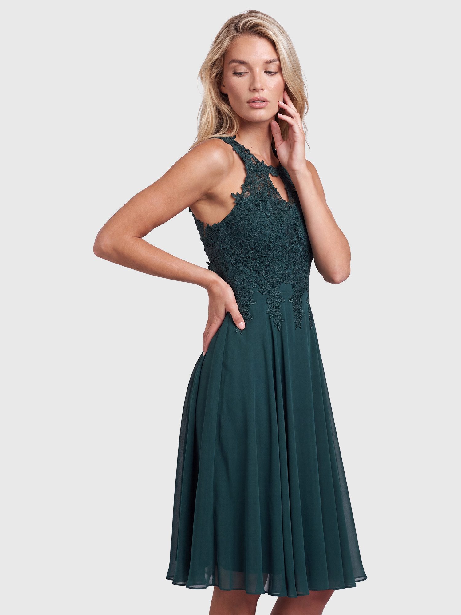 Apart Cocktailkleid mit floraler Spitzenpracht