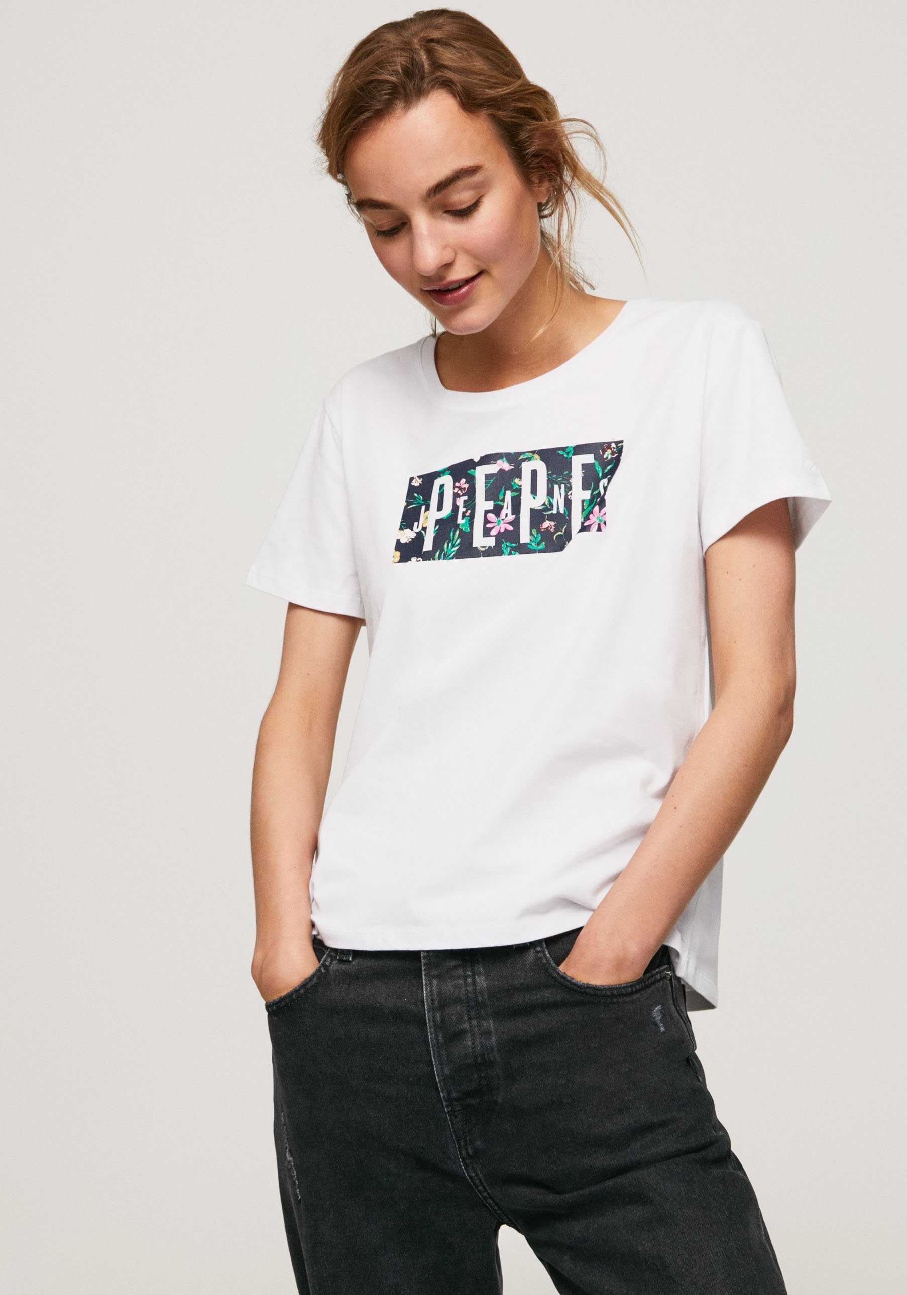 Pepe Jeans T-Shirt PATSY in figurbetonter Passform und mit tollem  markentypischem Frontprint, In figurbetonter Passform, mit  Rundhals-Ausschnitt und kurzen Ärmeln | T-Shirts