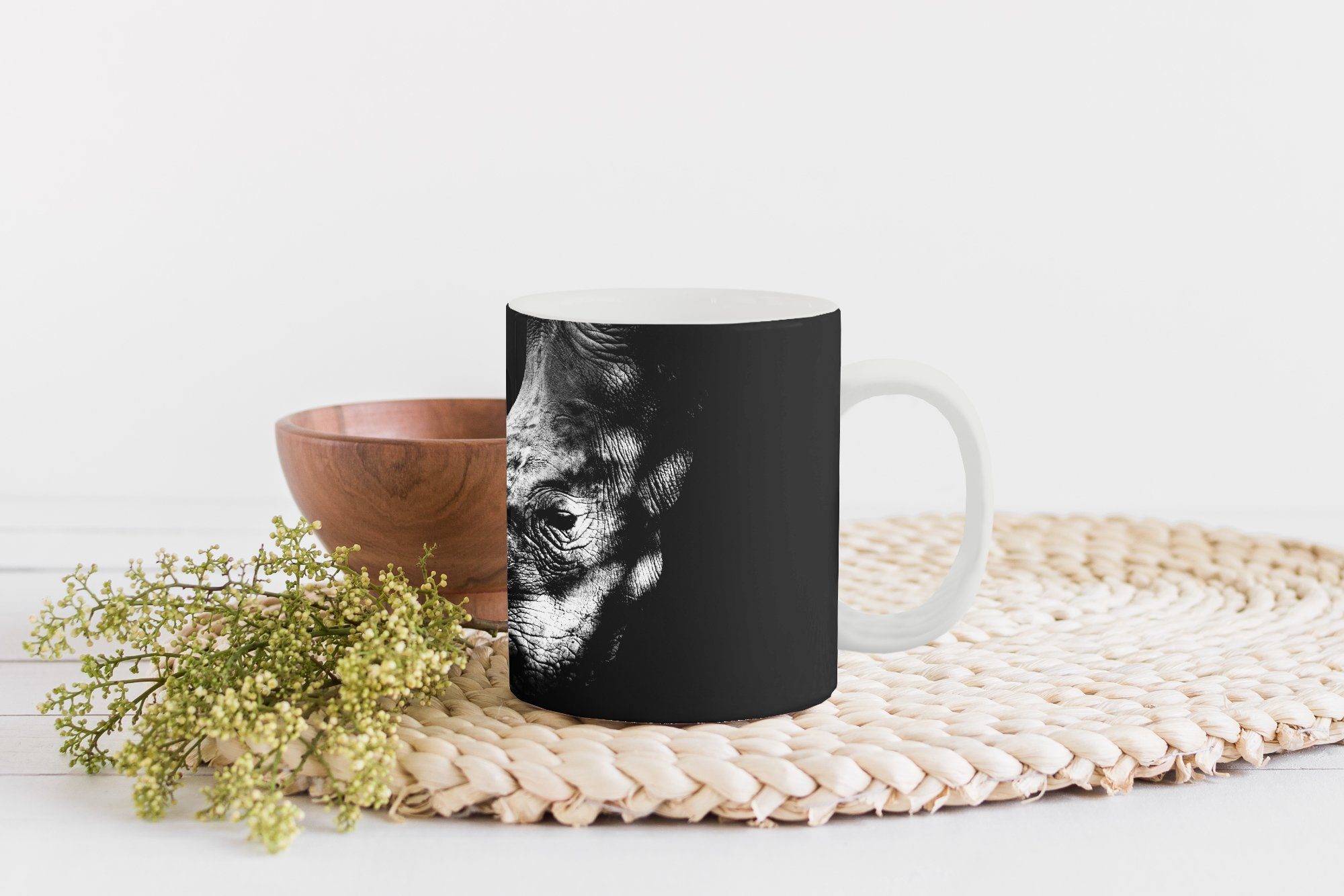 Kaffeetassen, Teetasse, Hintergrund, Tasse Rhinozeros MuchoWow Teetasse, auf schwarzem Geschenk Becher, Keramik,