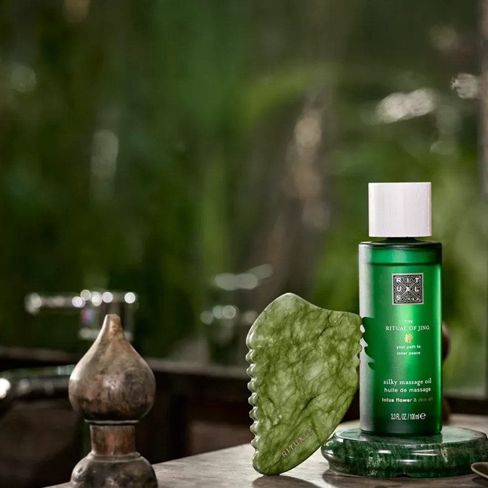 Rituals Massageöl Rituals The Ritual of Jing Gua Sha Stone & Massage Oil Set, 2-tlg., Gua Sha-Stein aus Serpentin mit beruhigendem Massageöl