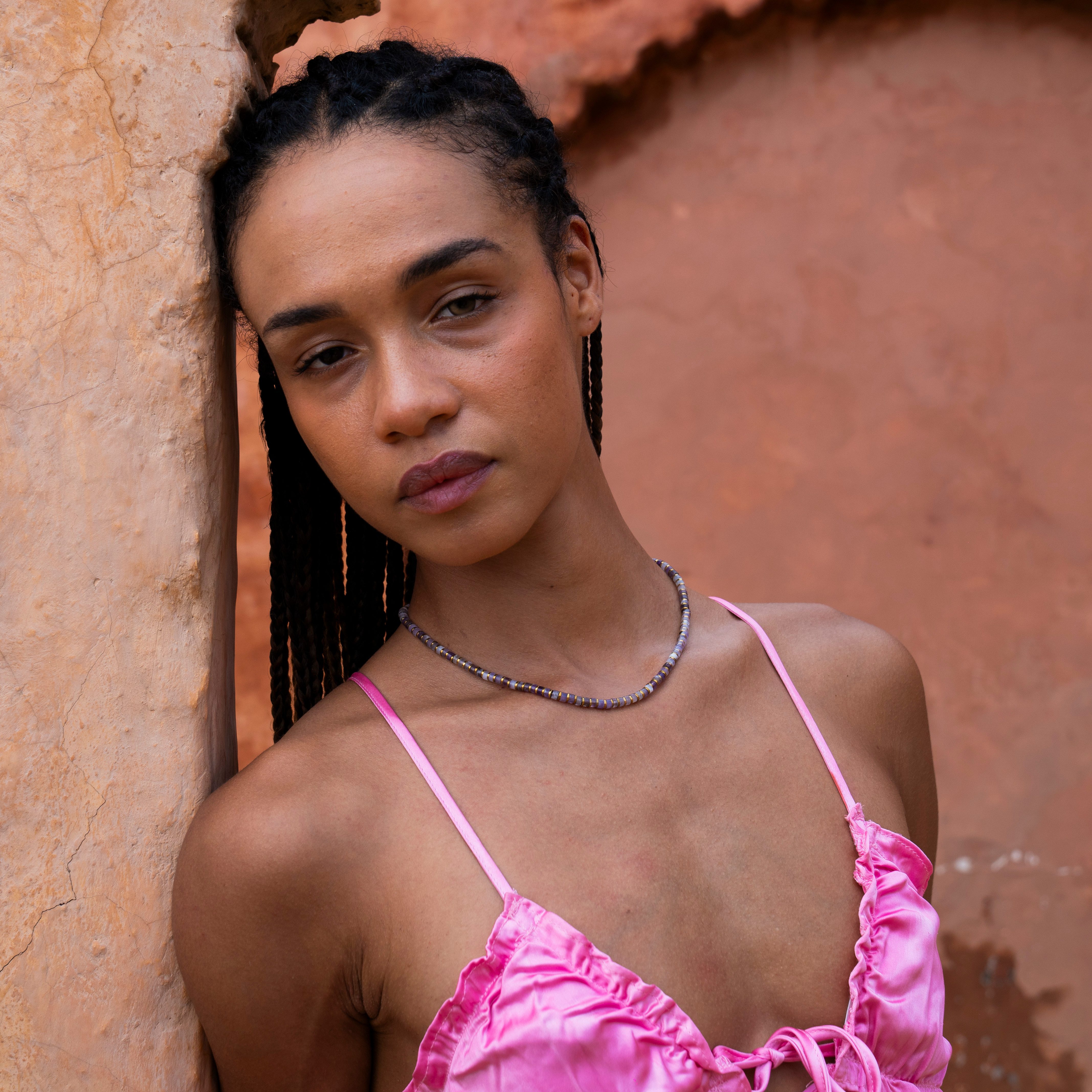 Made by Nami Perlenkette Damen Halskette bunt Naturstein verstellbar wasserfest hypoallergen, aus Naturstein – Boho-Stil – Sommerlich – mit Verlängerung