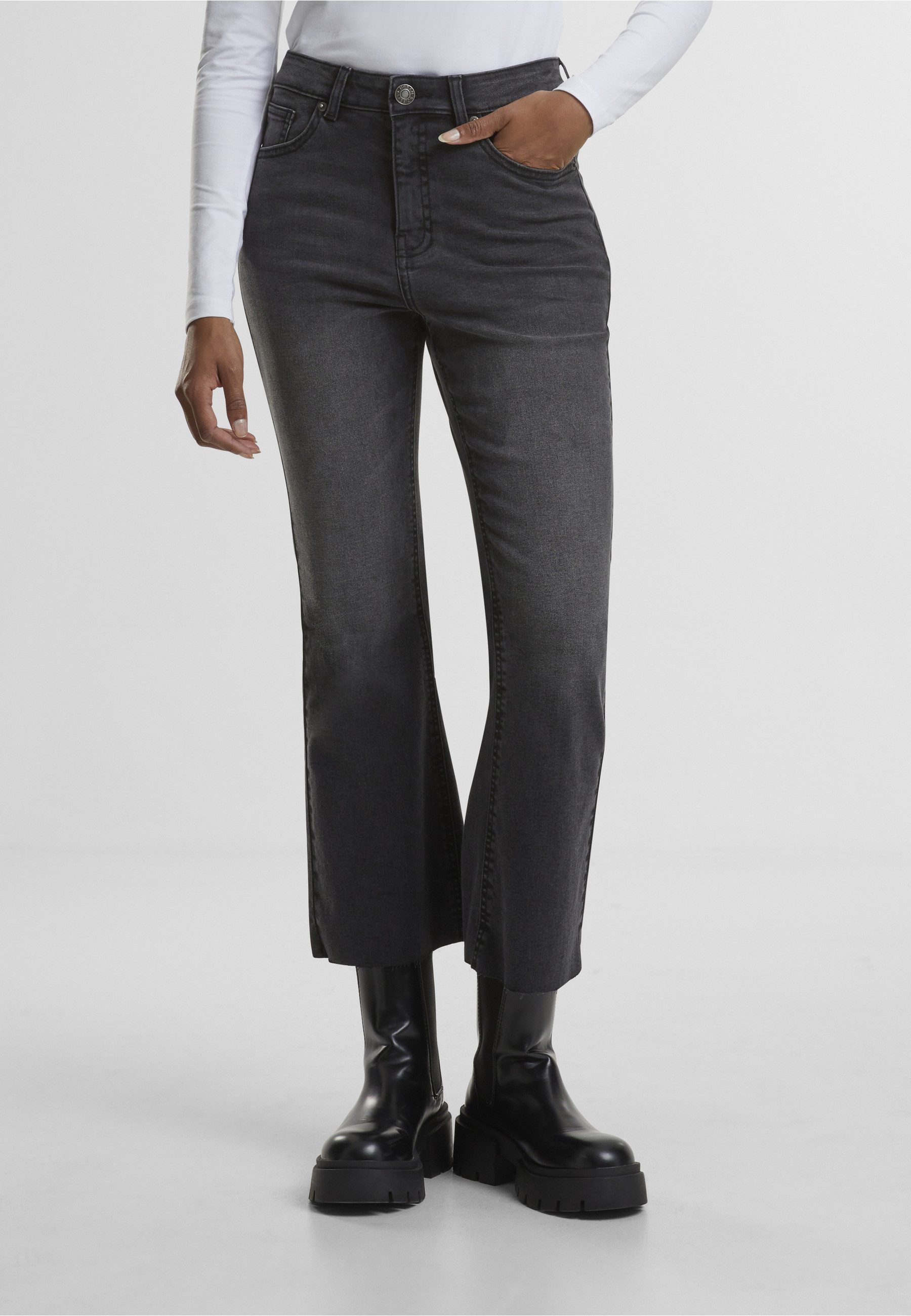 URBAN CLASSICS Bequeme Jeans Urban Classics Ladies Cropped Flared Denim Pants