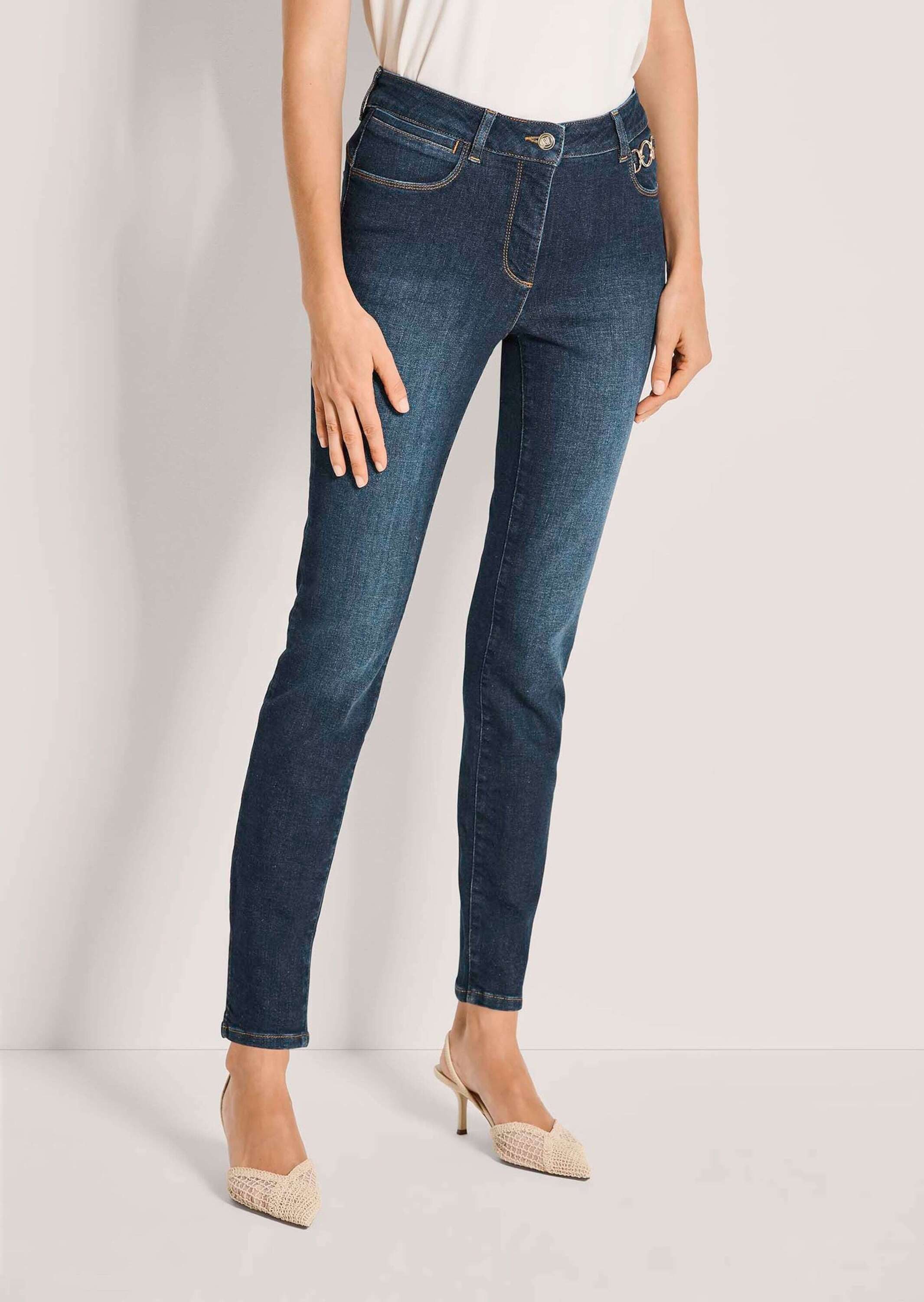 MADELEINE Gerade Jeans Slim-Fit Jeans mit Kettendetail Skinnyjeans mit Gürtelschlaufen, Taschen und Knöchellänge