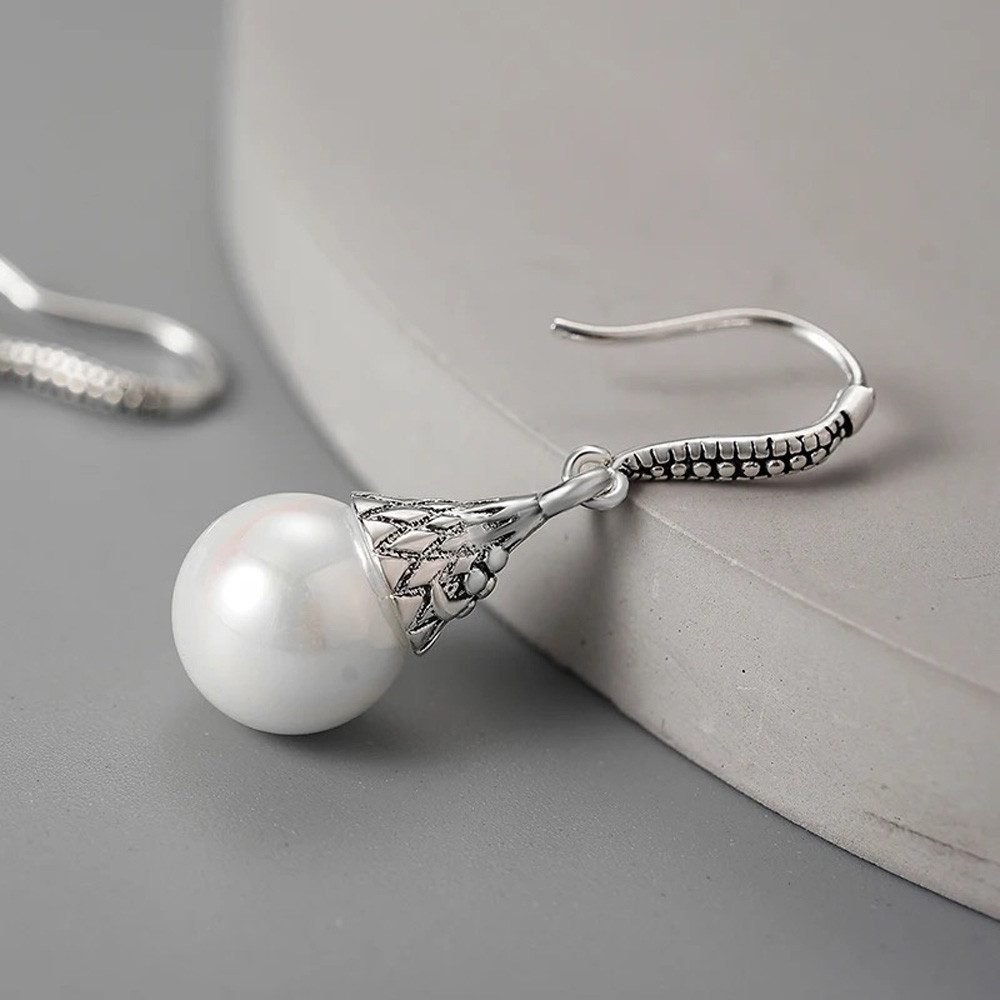 Runde Perlé Perlenohrringe Clara, handgefertigte Hängeohrringe, große Shell Perle, 925er Silber