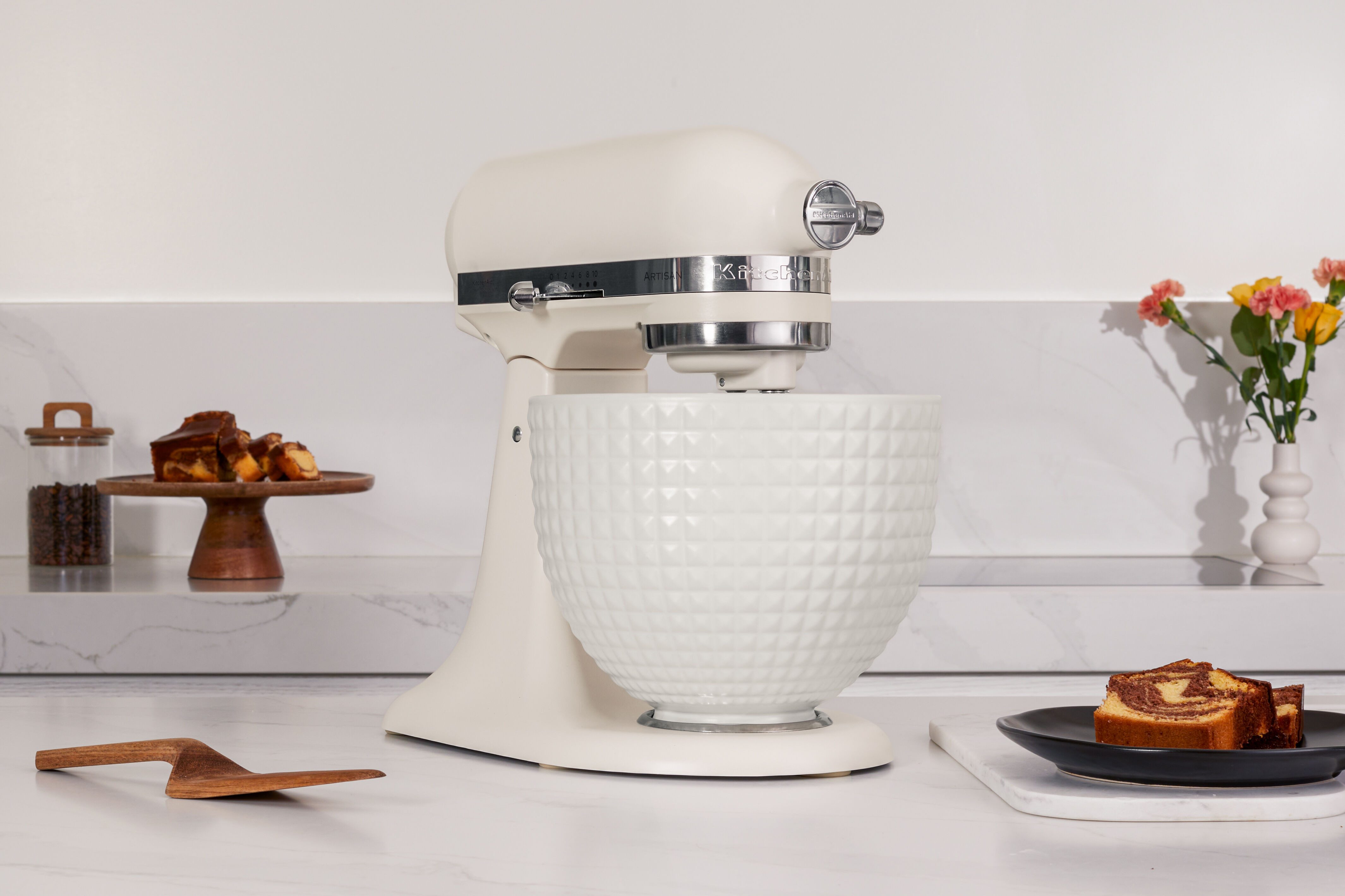 KitchenAid Küchenmaschine 5KSM156CXEPL porzellanfarben, 300 W, 4,7 l Schüssel, Design Serie
