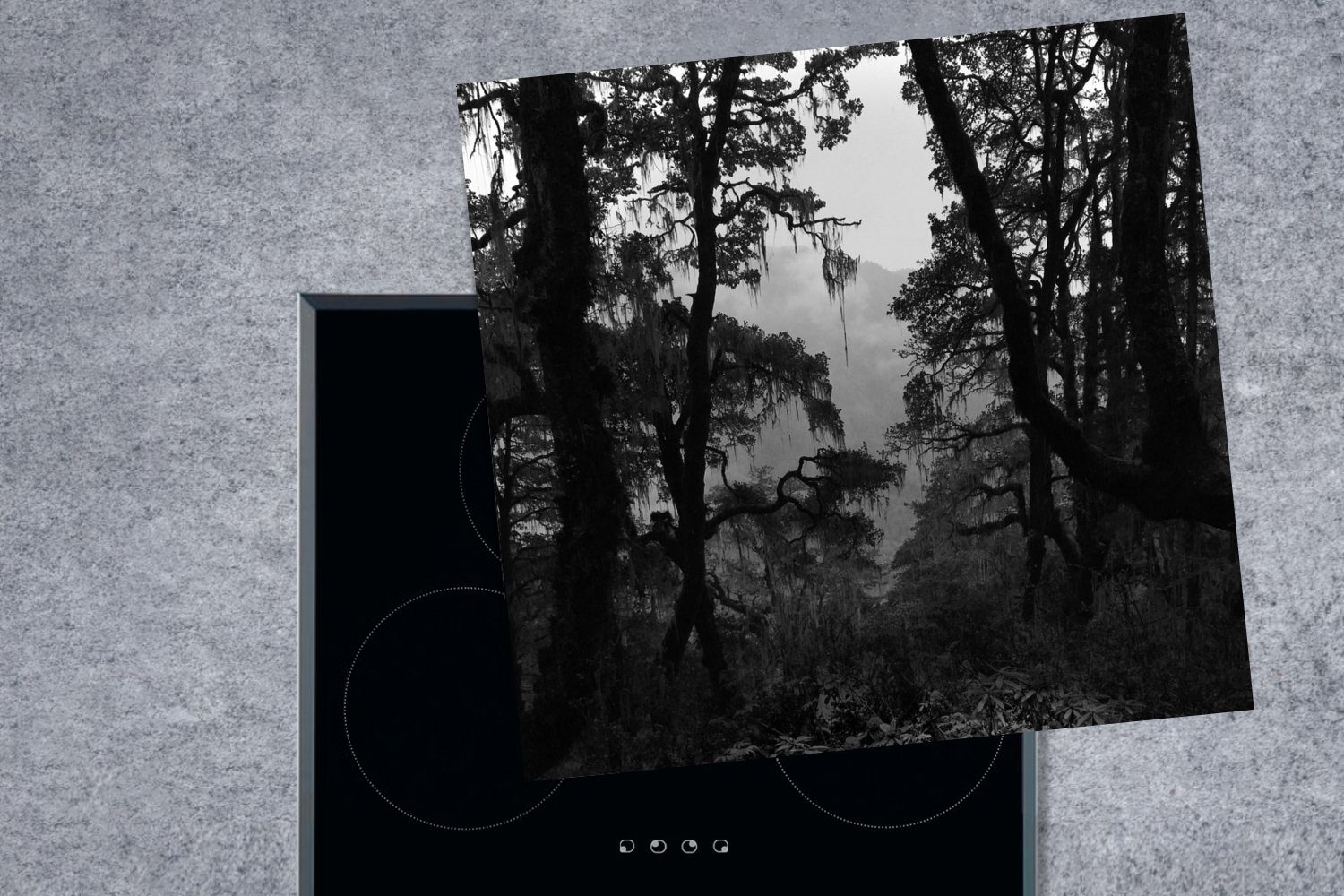 Regenwald, - 78x78 Schwarz Vinyl, für MuchoWow (1 - tlg), Arbeitsplatte küche cm, Bhutan - Ceranfeldabdeckung, Weiß Herdblende-/Abdeckplatte