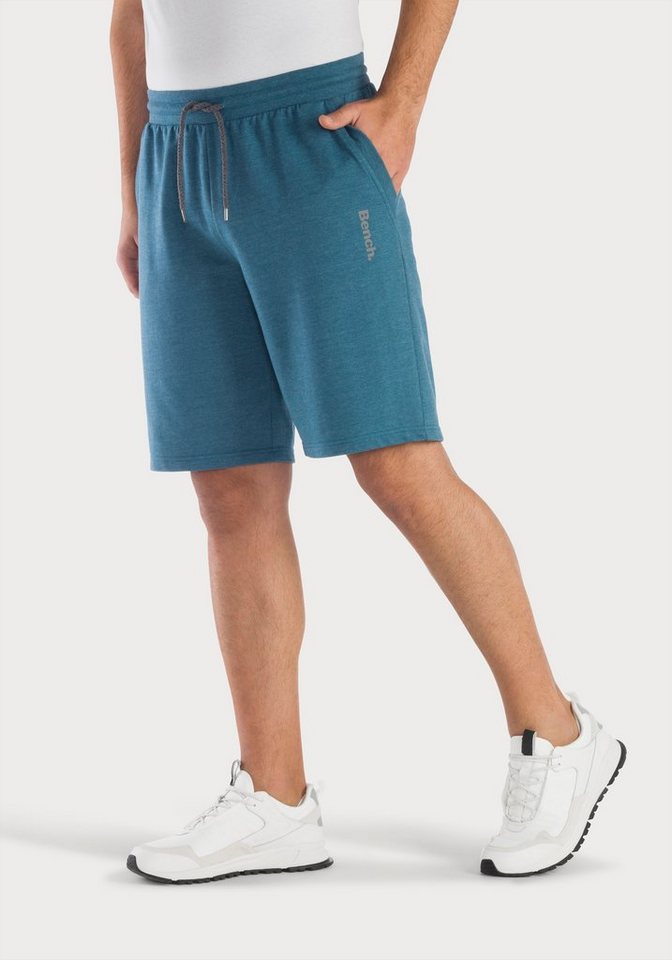 Taschen, auf Bench. Kleiner Sweatshorts Logo-Print dem Loungewear Bein seitlichen linken mit