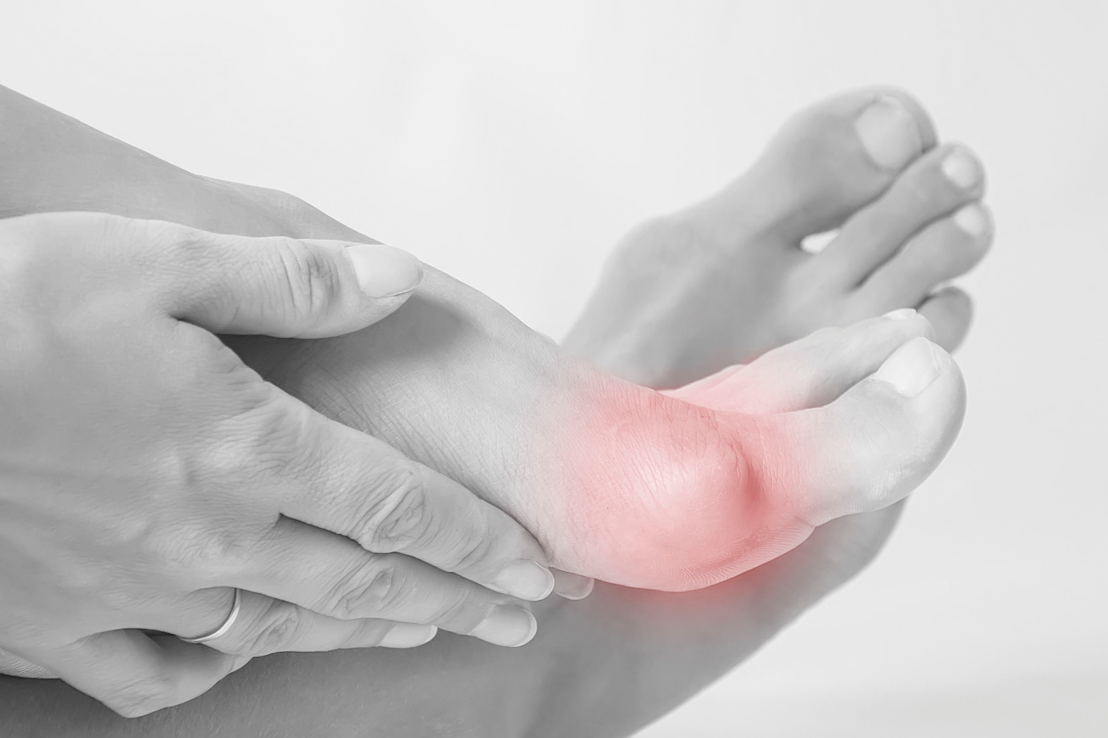 Fußgut Fußcreme Hallux Balsam mit natürlichen Inhaltsstoffen, pflegt und erfrischt, wirkt kühlend, fettet nicht, für den schmerzenden Ballenzeh