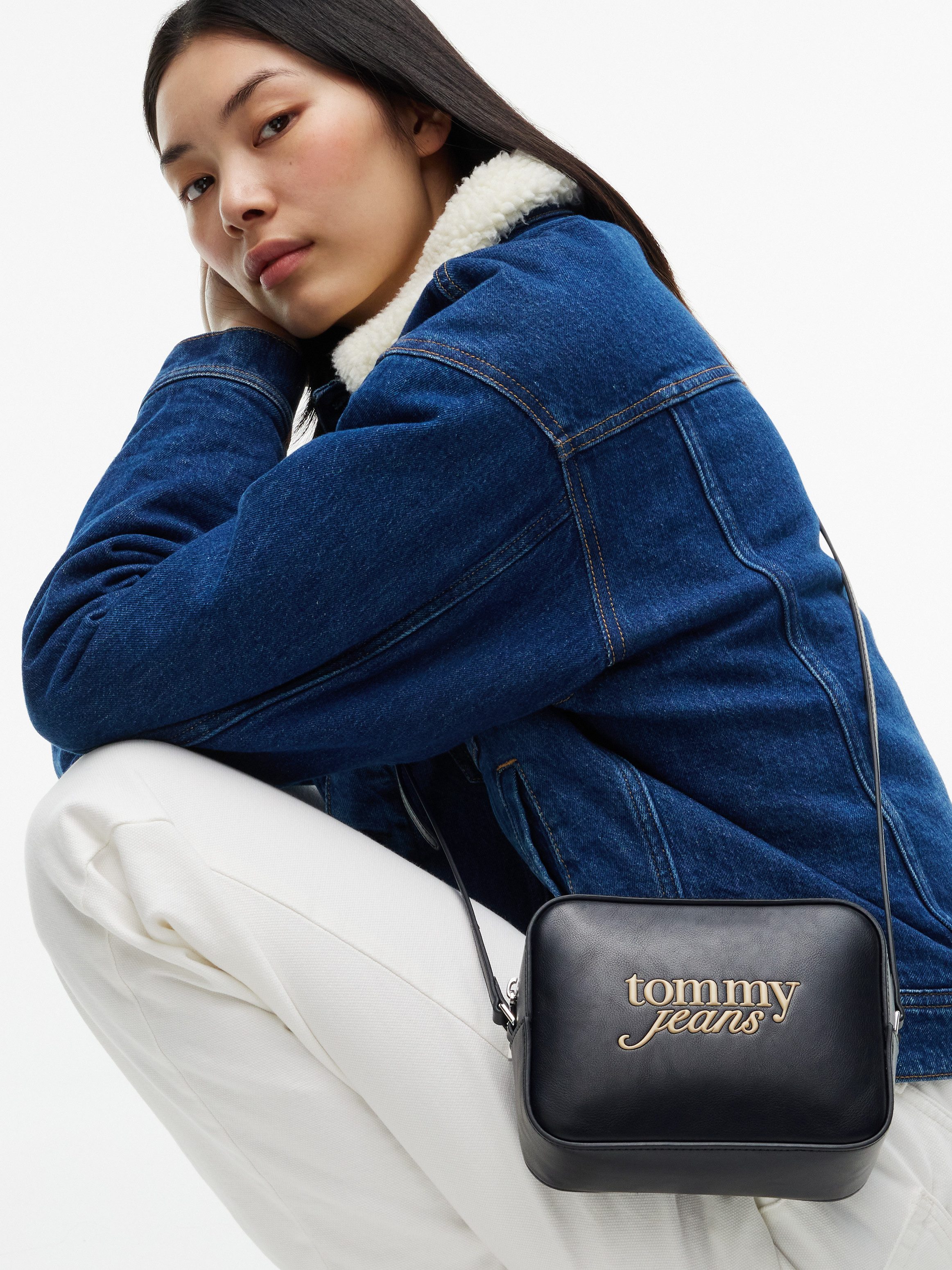 Tommy Jeans Mini Bag TJW MUST CAMERA BAG, Umhängetasche, Schultertasche mit Kontrast-Logo