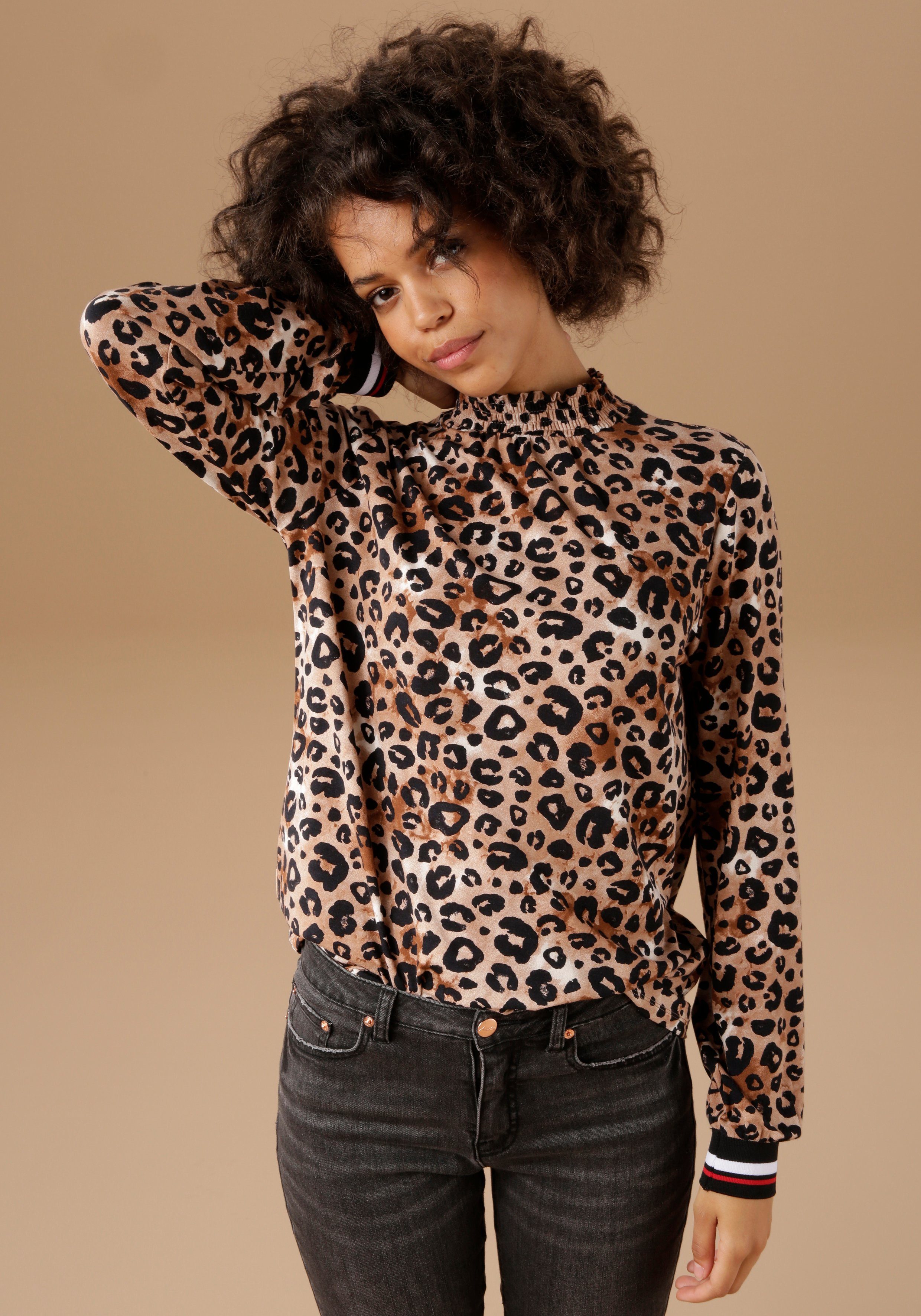 Aniston CASUAL Langarmshirt mit trendigem Animal-Print und gestreiften Bündchen