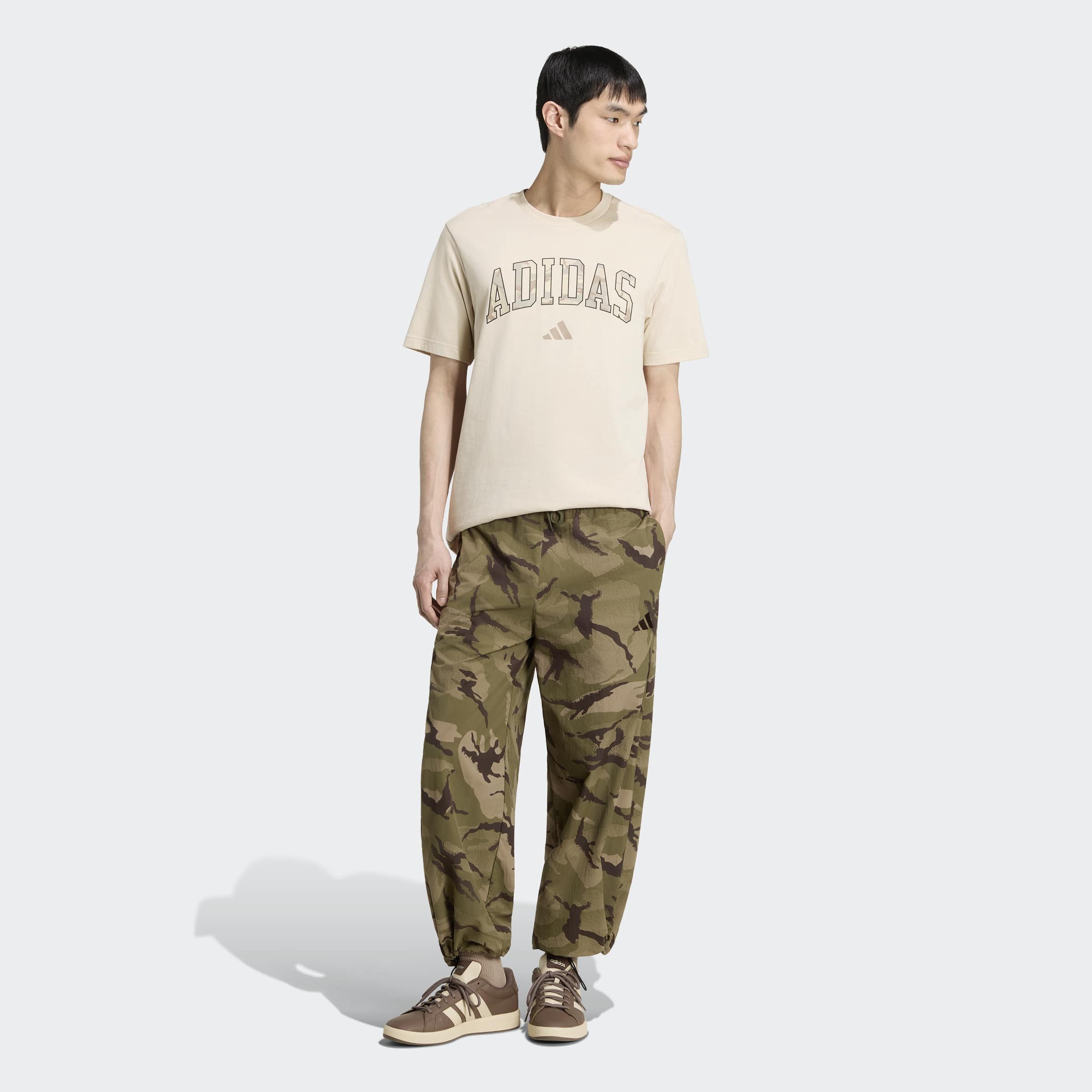 adidas Sportswear T-Shirt CAMO SCRIPT GRAPHIC für Erwachsene, sportlicher Stil, ohne Verschluss, Basic-Design – Bild 5 von 5