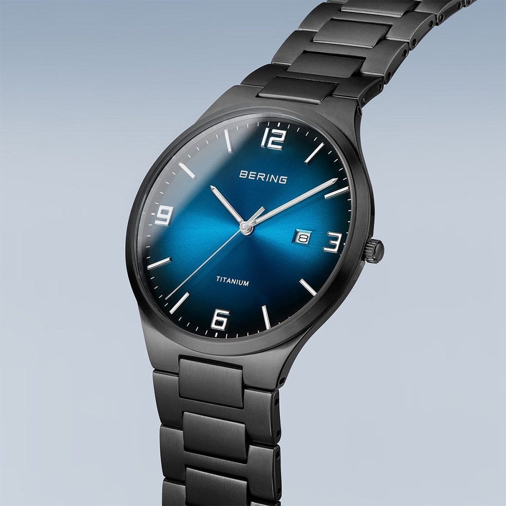 Bering Quarzuhr Bering Classic schwarz gebürstet 15240-727 15240-727, (100-tlg), Hochwertiges Produkt mit zeitlosem Design, sorgfältiger Verarbeitung