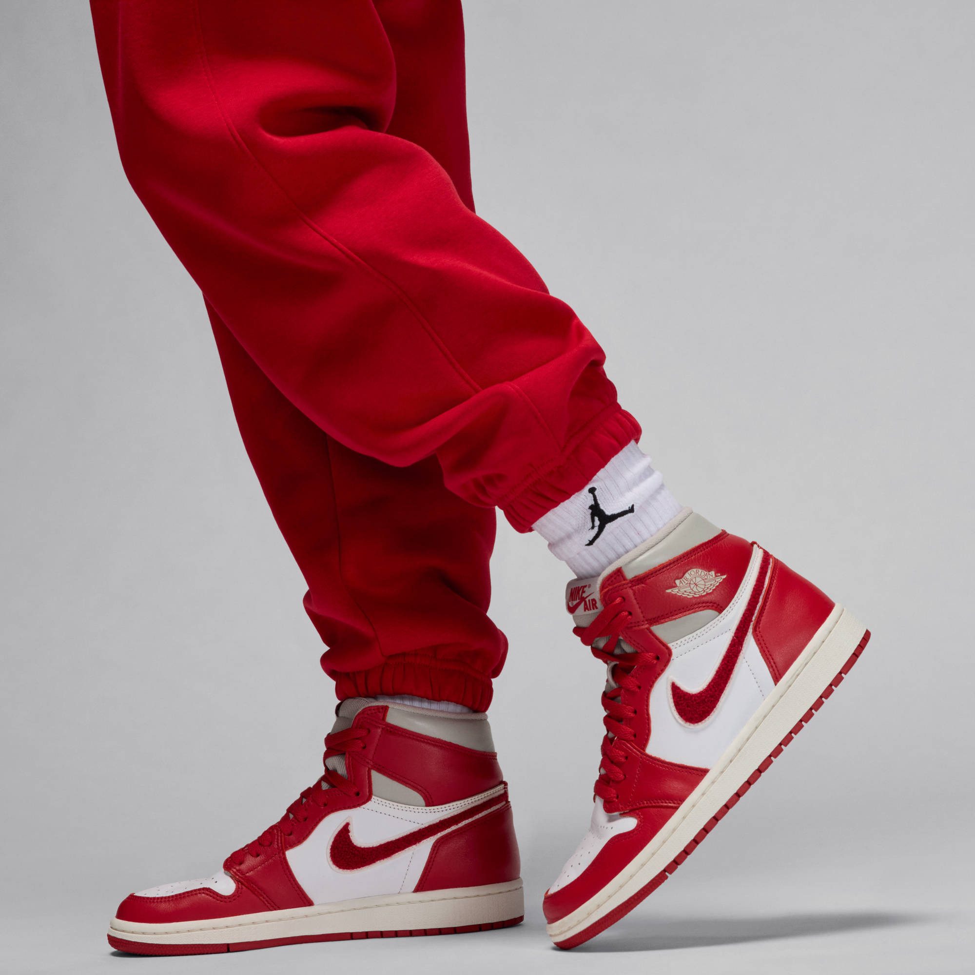 Jordan Trainingshose W J BRK FLC PANT 24 leichtes Material, bequeme Passform, sportlicher Stil