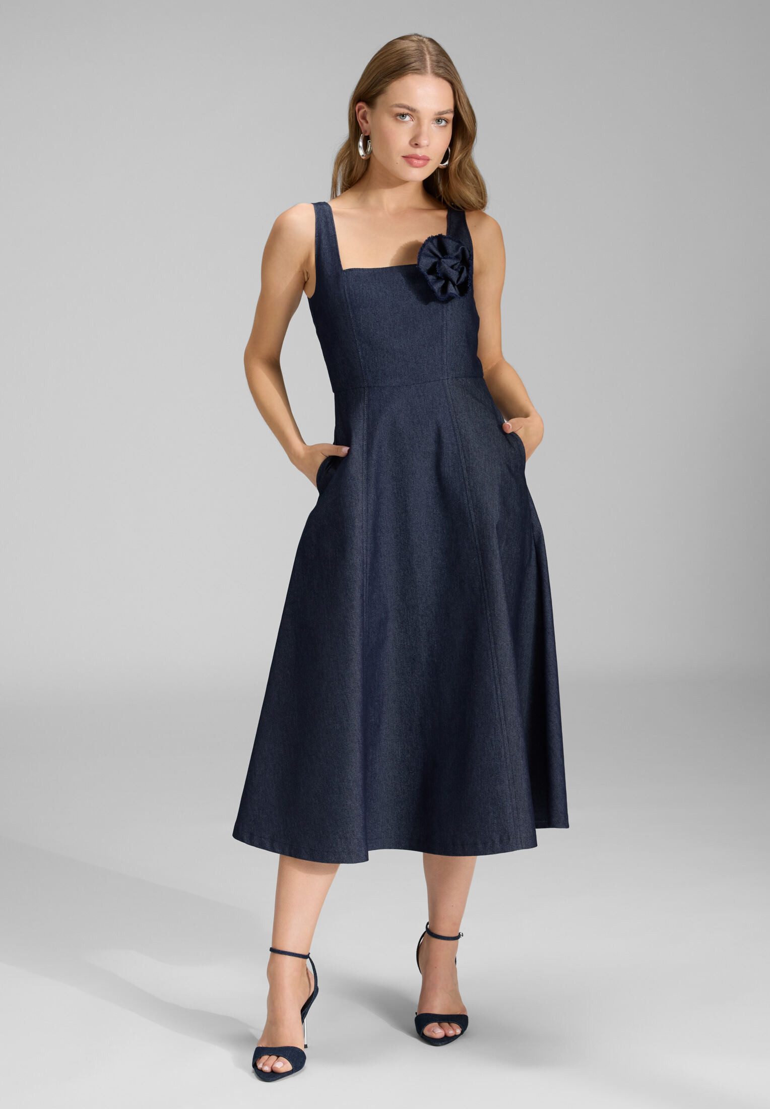 SWING Cocktailkleid - Midi Kleid mit Karree-Ausschnitt aus Dark Denim Taillierter Schnitt mit Rock in A-Linie