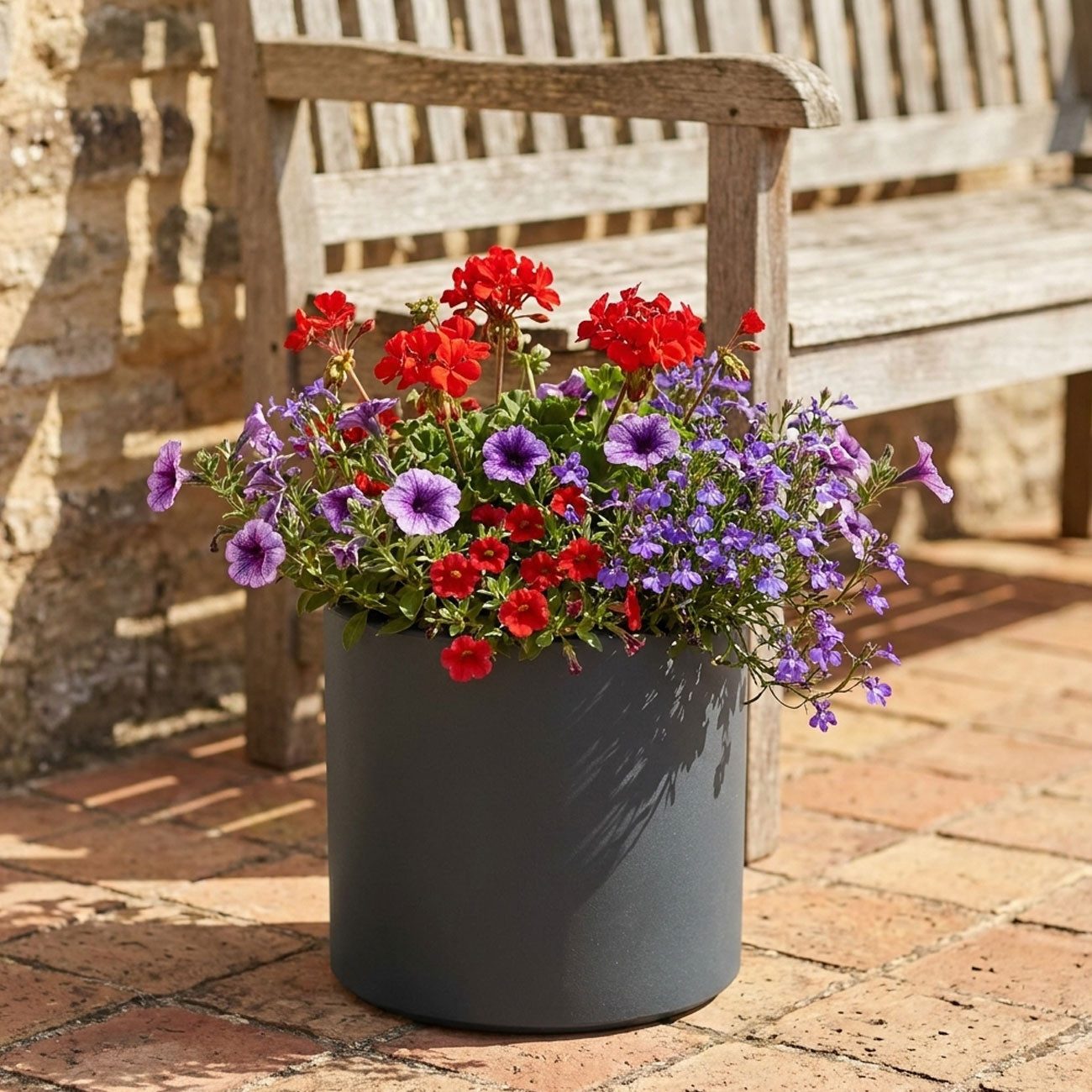 Prosperplast Blumentopf Pflanzkübel Anthrazit Ø38cm, 19L Blumentopf Kunststoff frostsicher (1 St), Runder 19L Kunststoff-Blumentopf UV-Schutz & Wasserauslass für außen