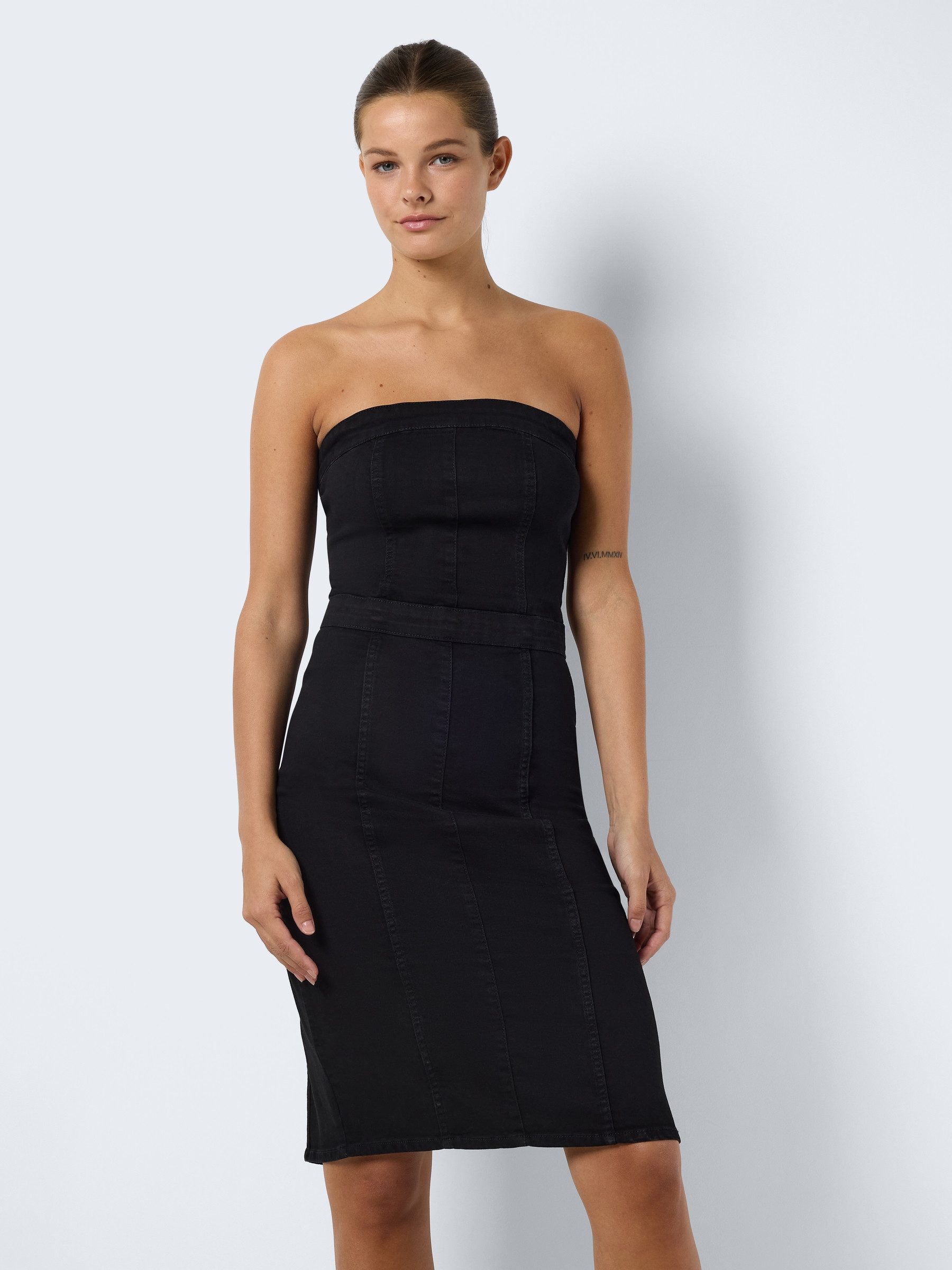 Noisy may Abendkleid Midi Slim Fit trägerlos ärmellos (lang) NMMIRA SLIM MIDI DRESS VI500BL