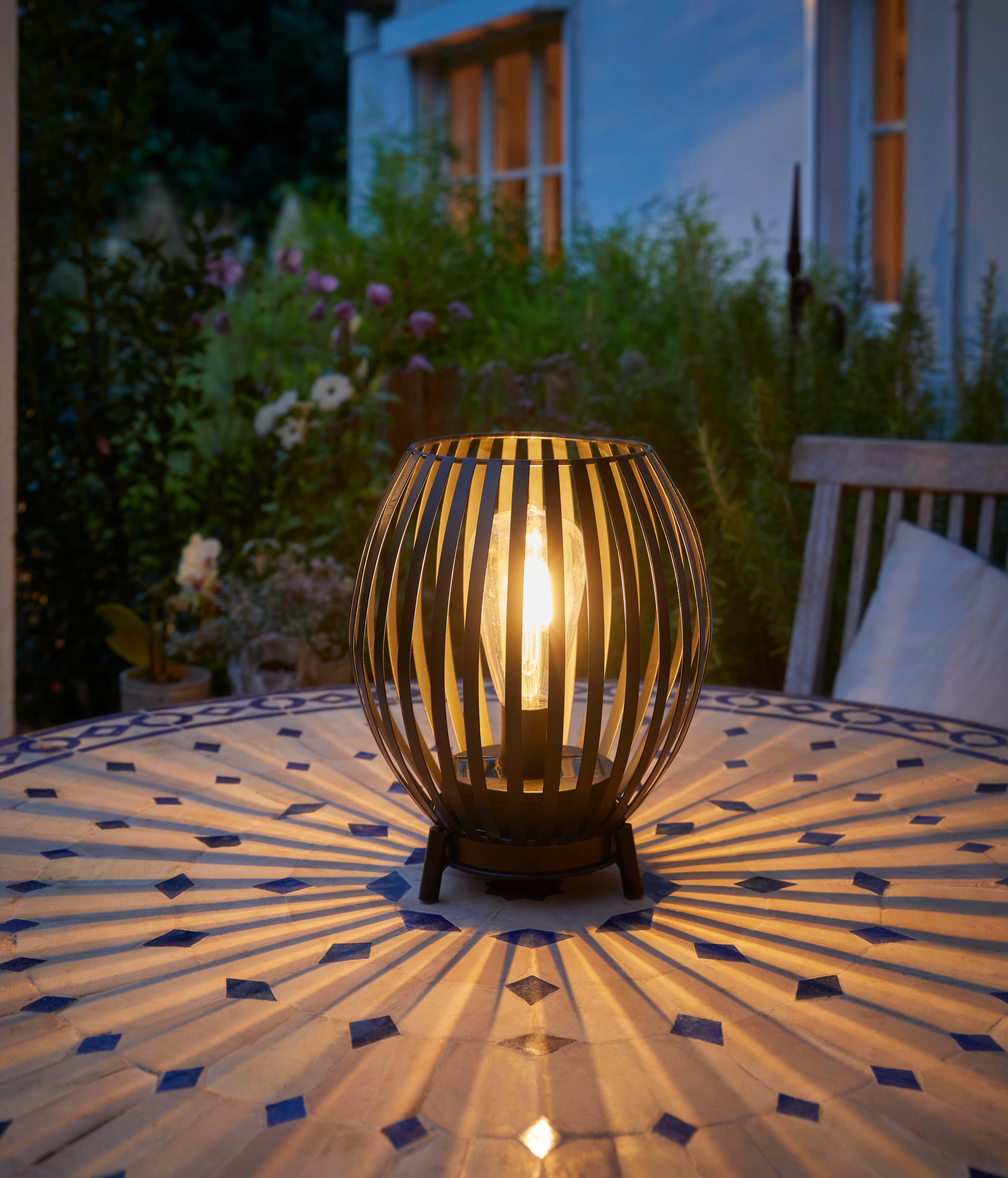 Northpoint LED Solarleuchte LED Solar Stehlampe Stehleuchte Tischlampe warmweißem Licht Außen