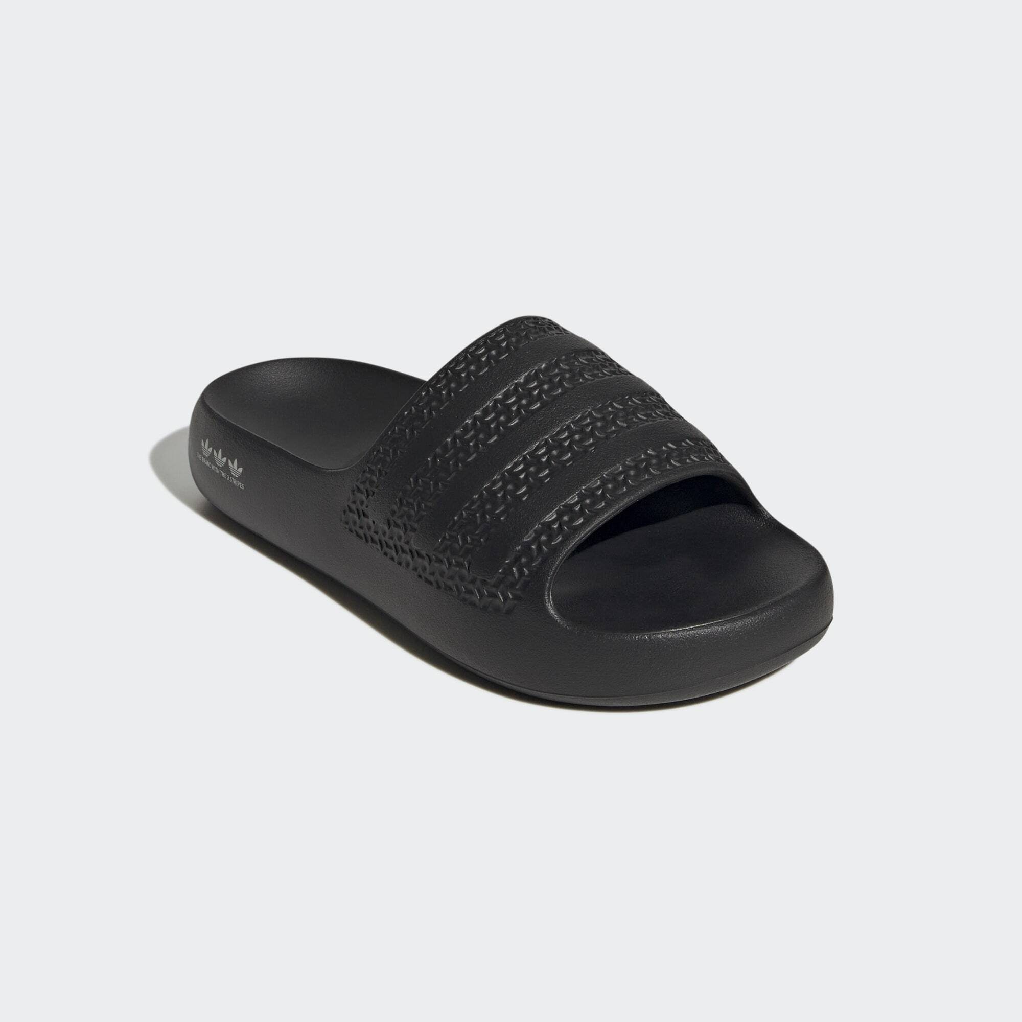 Core Black / Cloud White / Core Black
