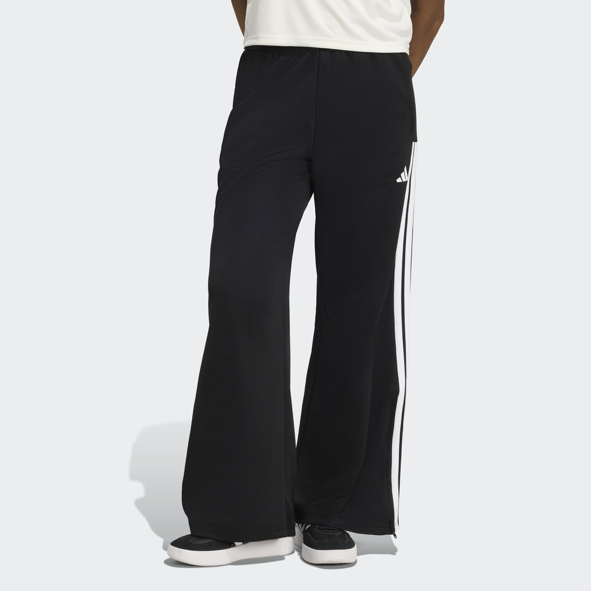 adidas Sportswear Sporthose HOUSE OF TIRO, WEITES BEIN sportlicher Stil, für Training und Freizeit, mit Kordelverschluss. € 57,99