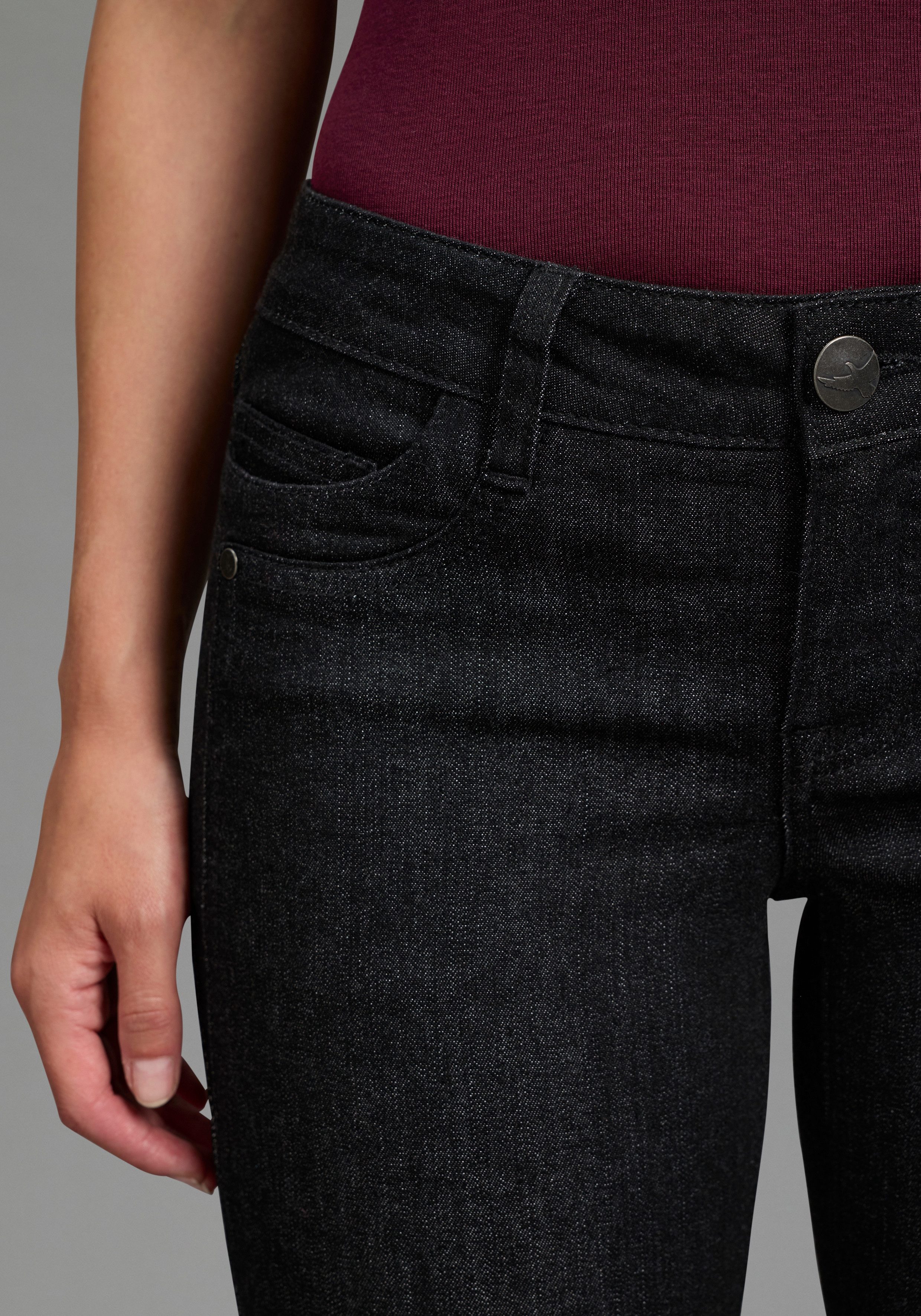 Arizona Bootcut-Jeans mit Keileinsätzen ausgestellte Beinform, niedrige Leibhöhe, elastisches Material