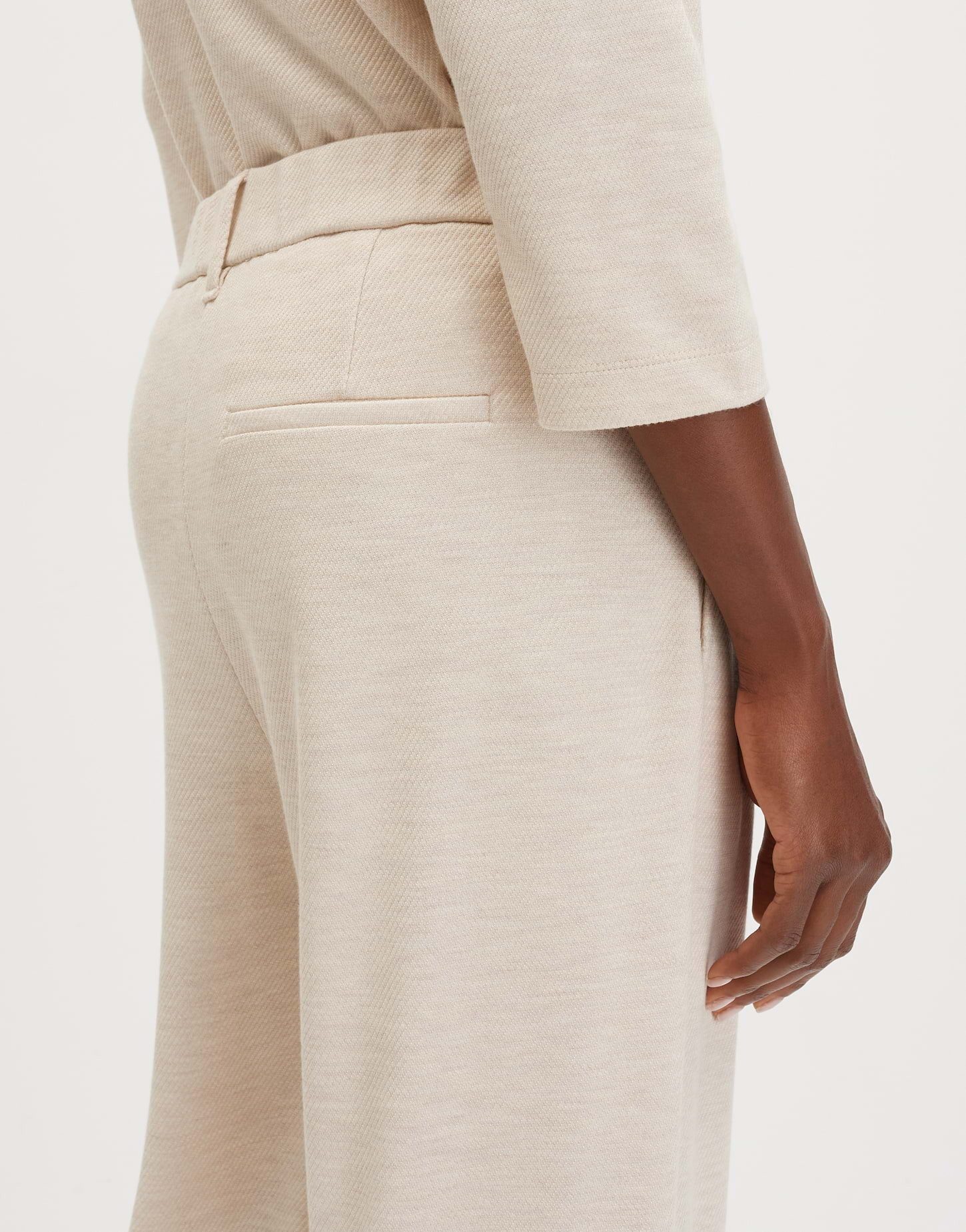 someday Stoffhose CISILIA TAPERED aus nachhaltigem Viskose Mix Schmal zulaufender Schnitt mit dezenter Twillstruktur