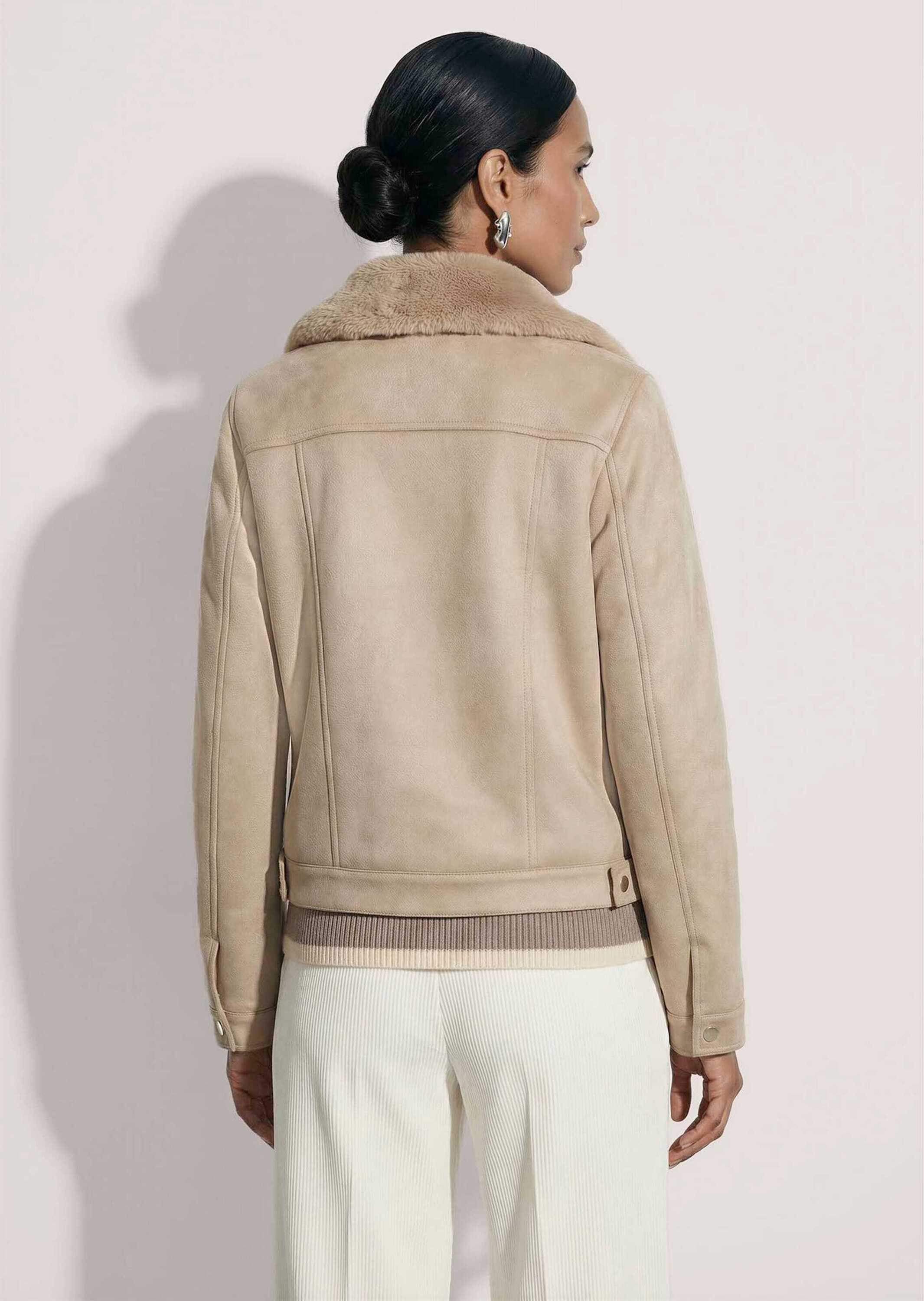 MADELEINE Outdoorjacke Kurzjacke, abnehmbarer Fake-Fur-Kragen Zwei-in-einem-Look mit Druckknöpfen, Pattentaschen & Manschetten