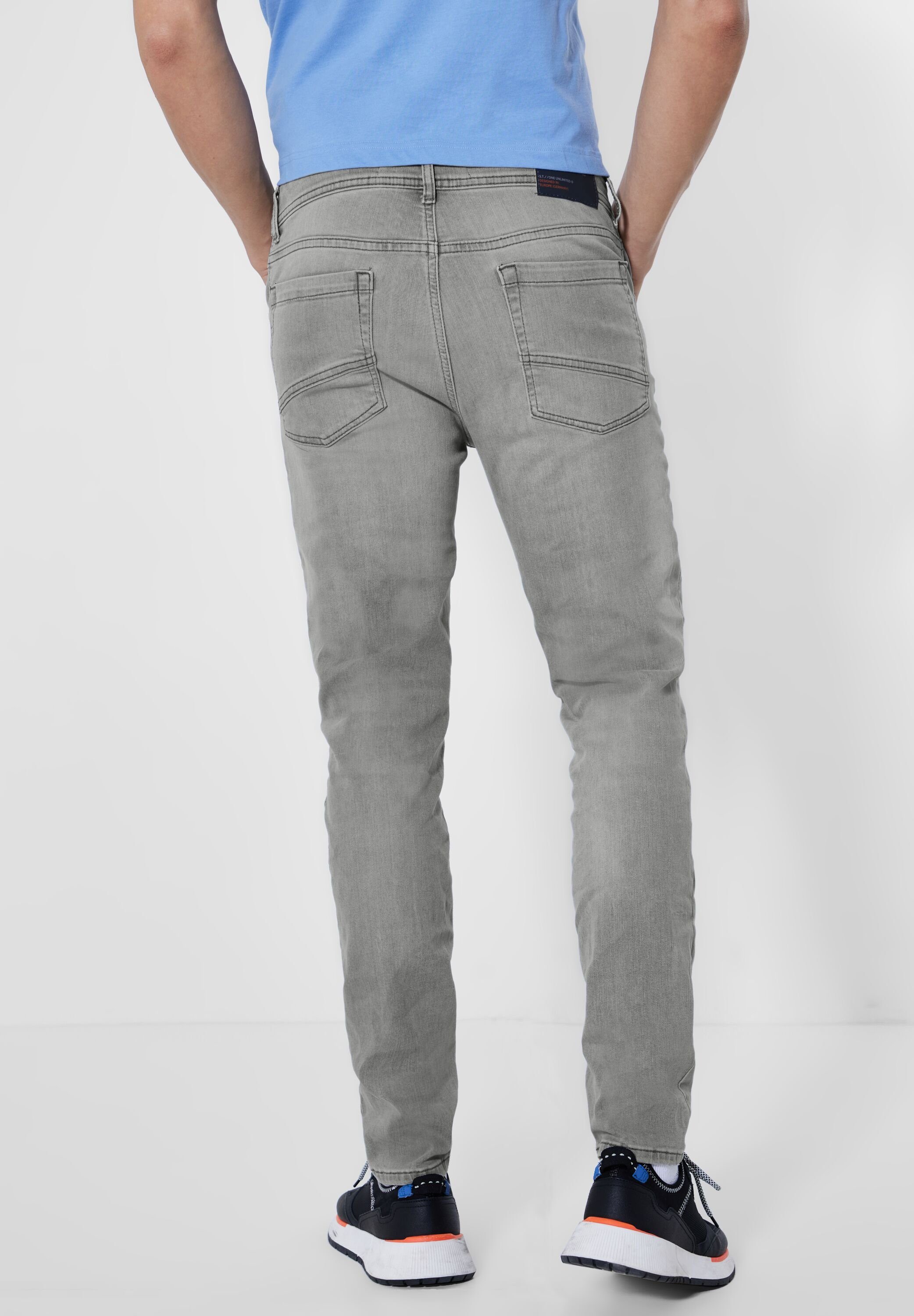 STREET ONE MEN Slim-fit-Jeans 5-Pocket-Style, Durch den Stretchanteil  sitzen sie besonders bequem