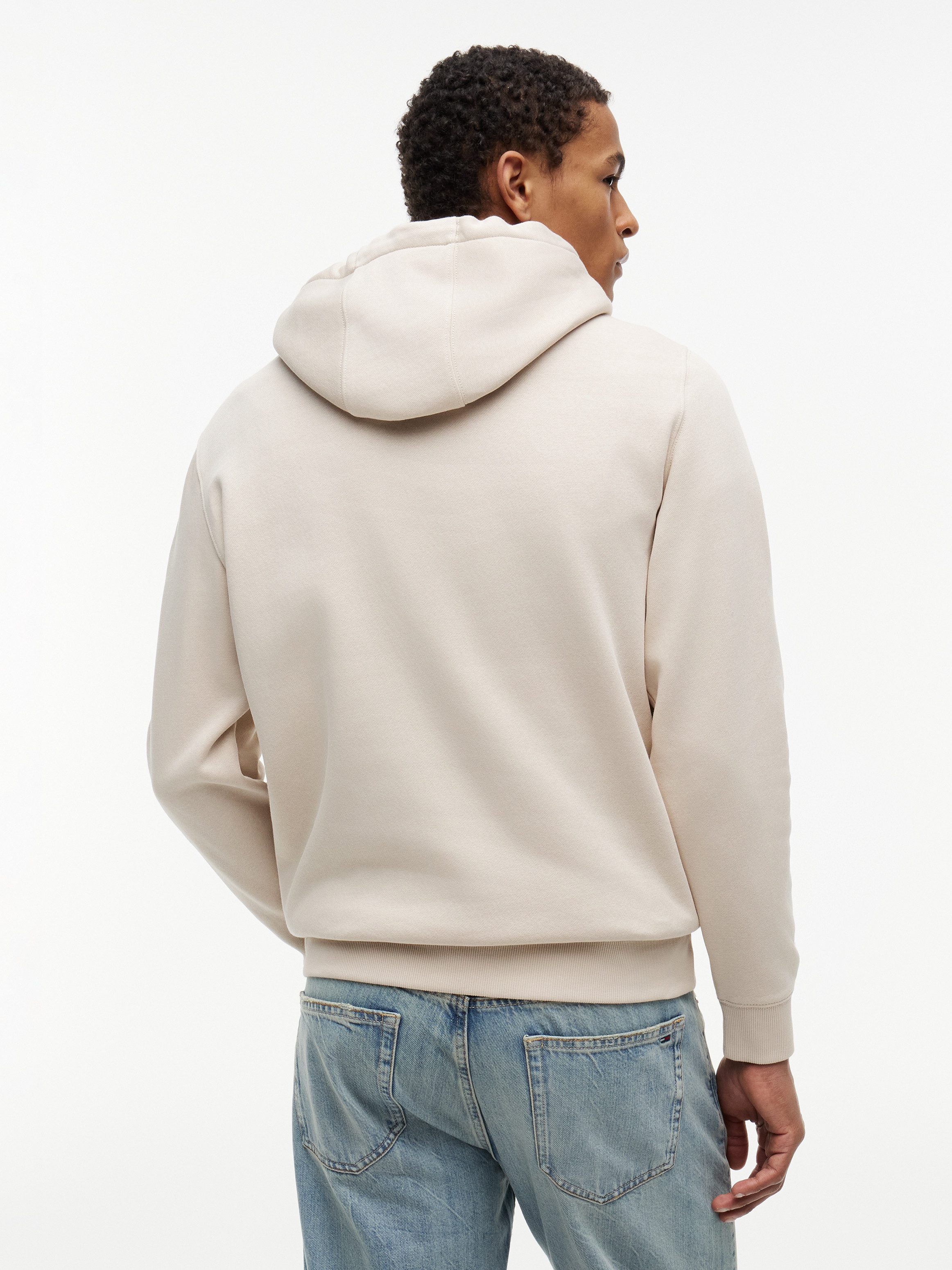 Tommy Jeans Hoodie TJM REGULAR FLAG mit bestickten Markenlogo auf Brusthöhe