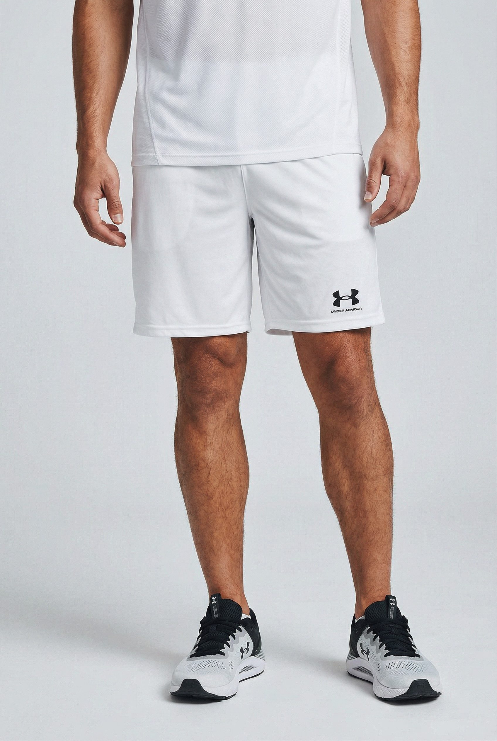 Under Armour® Shorts UA M CHALLENGER CORE SHORT sportlicher Stil, für vielseitige Aktivitäten, leichtes Material