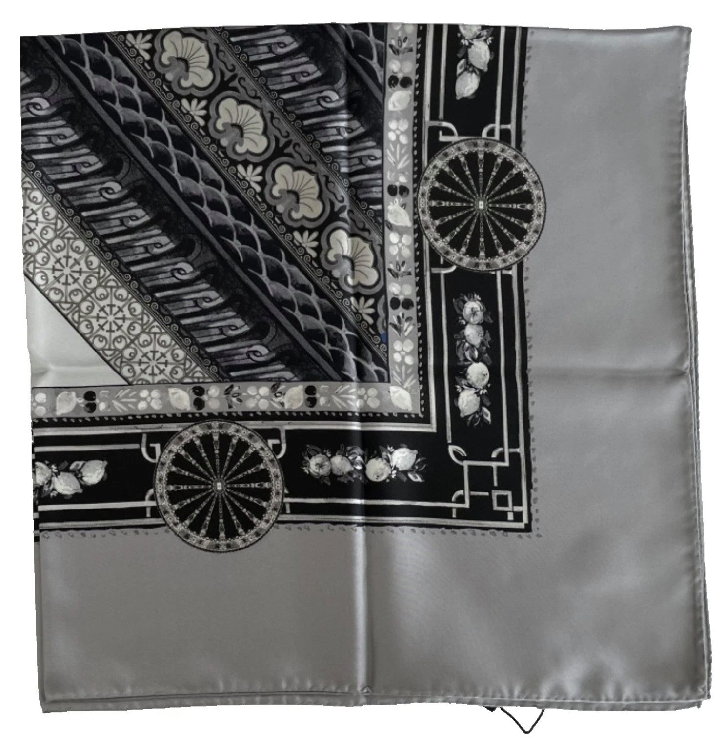 DOLCE & GABBANA Seidenschal Schal Tuch Foulard Barocke Eleganz, Ob als Halstuch, Haarband oder Schultertuch getragen
