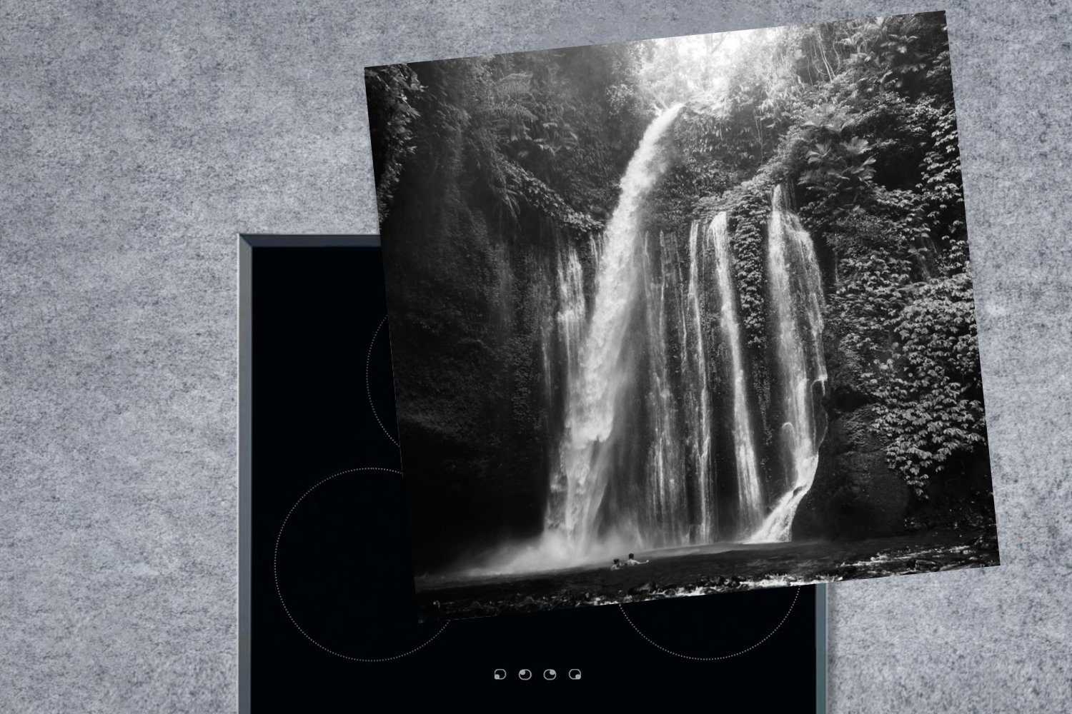 Ceranfeldabdeckung, küche Wasserfall Vinyl, - - Weiß, für 78x78 MuchoWow - cm, (1 tlg), Schwarz Arbeitsplatte Herdblende-/Abdeckplatte Indonesien
